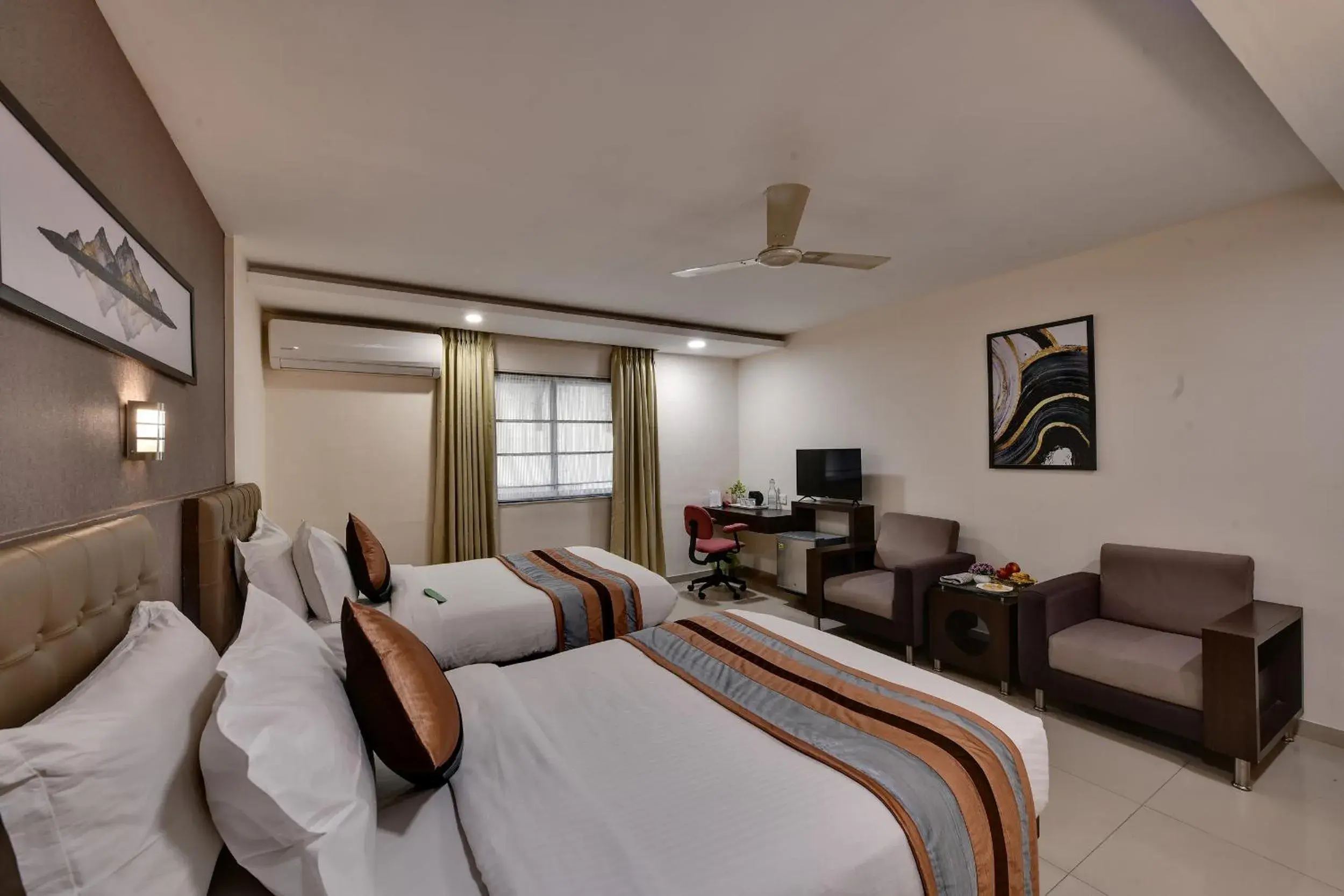 Bedroom, Bed in Click Hotel Yuvraj Bedroom, Bed in Click Hotel Yuvraj