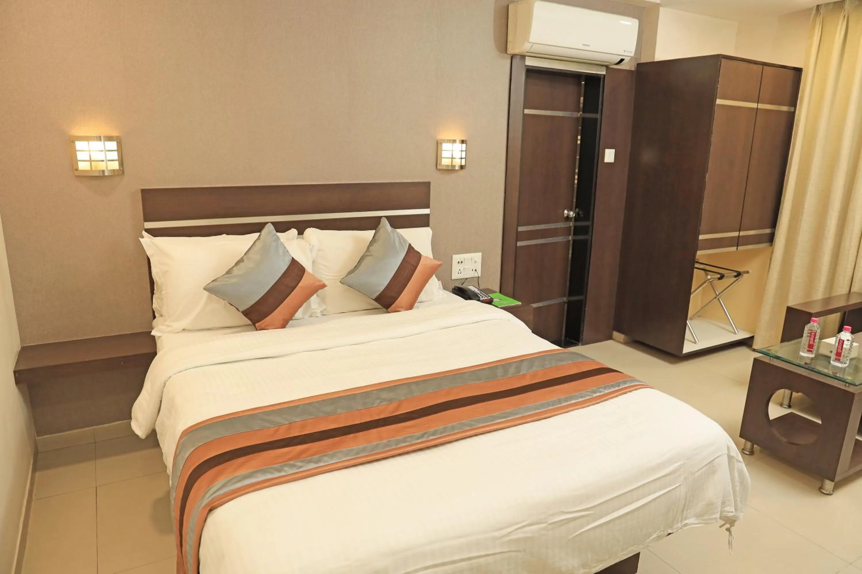 Bedroom, Bed in Click Hotel Yuvraj