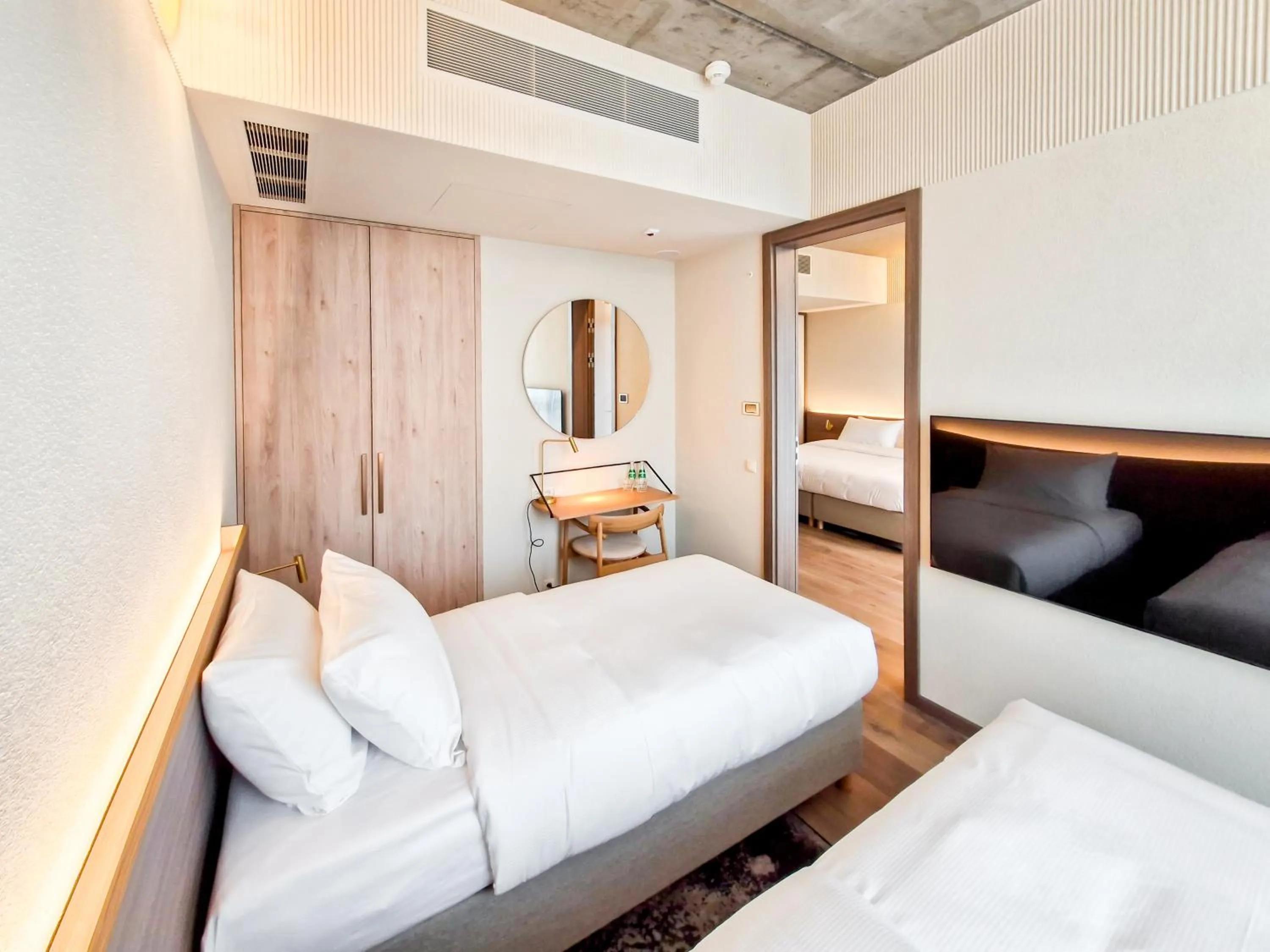 Photo of the whole room, Bed in Hotel GLAR Conference & SPA