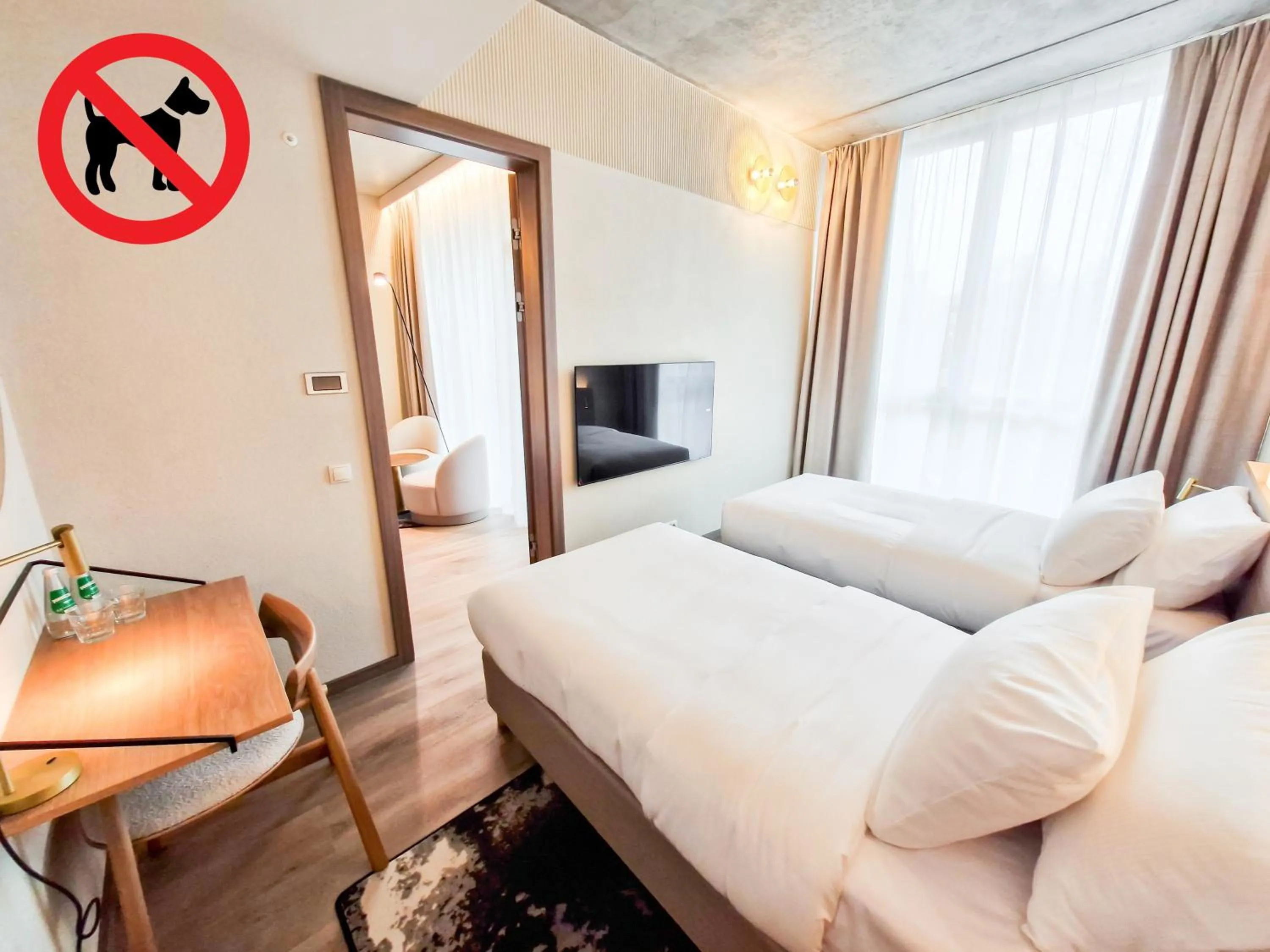 Communal lounge/ TV room, Bed in Hotel GLAR Conference & SPA