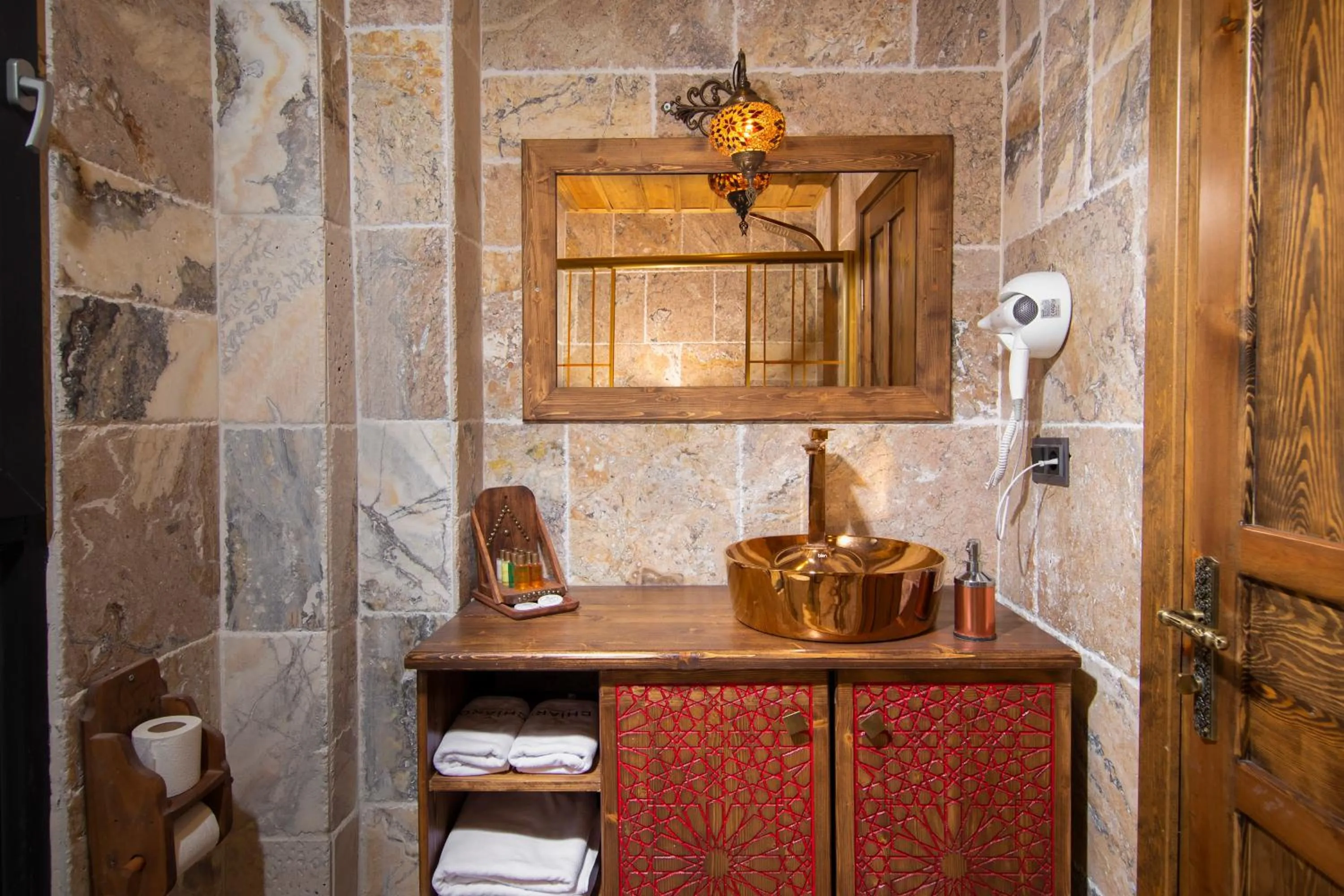 Shower in Cappadocia Chiaro