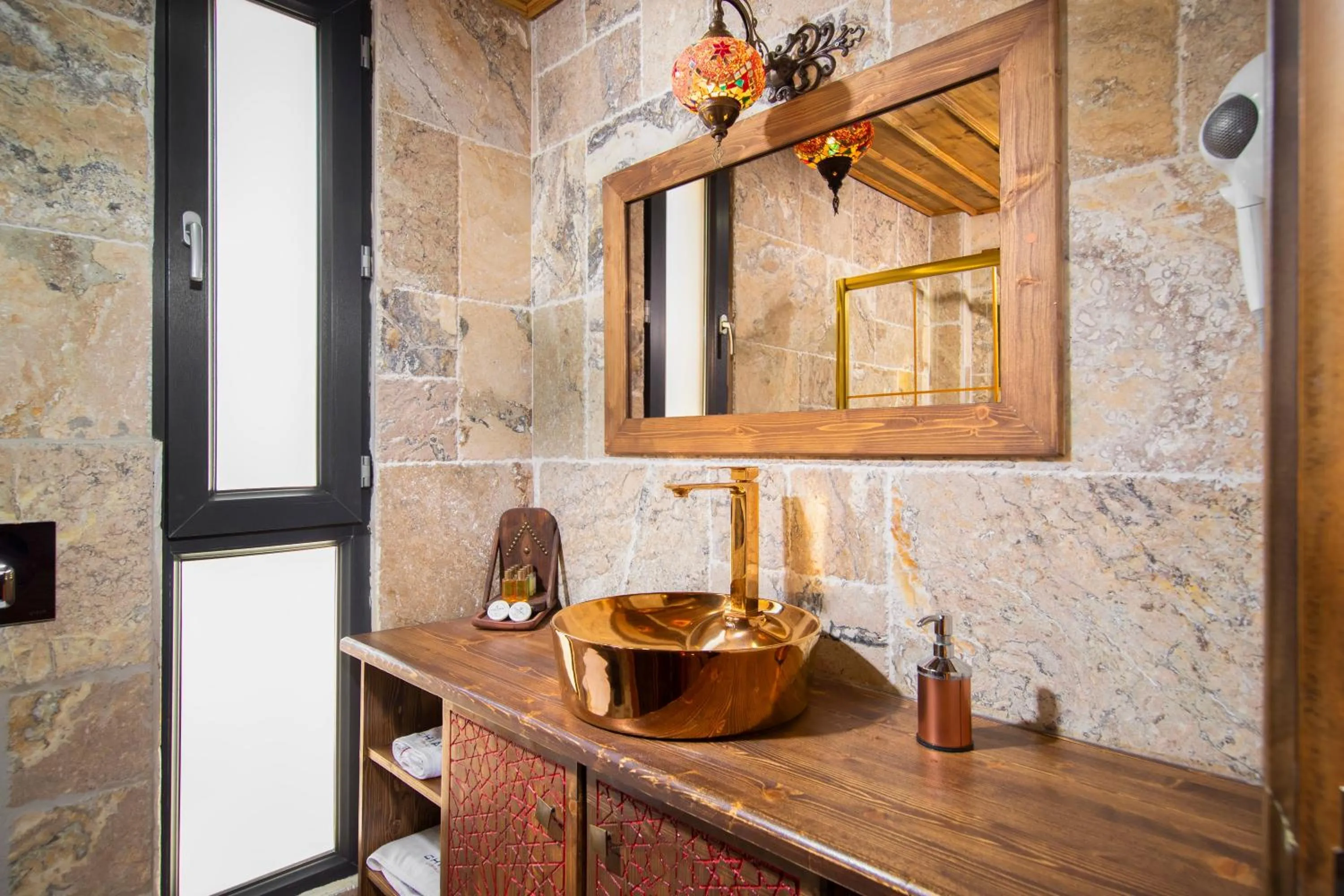 Bathroom in Cappadocia Chiaro