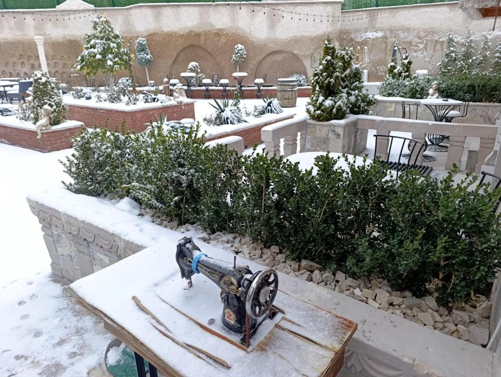 Garden in Cappadocia Chiaro