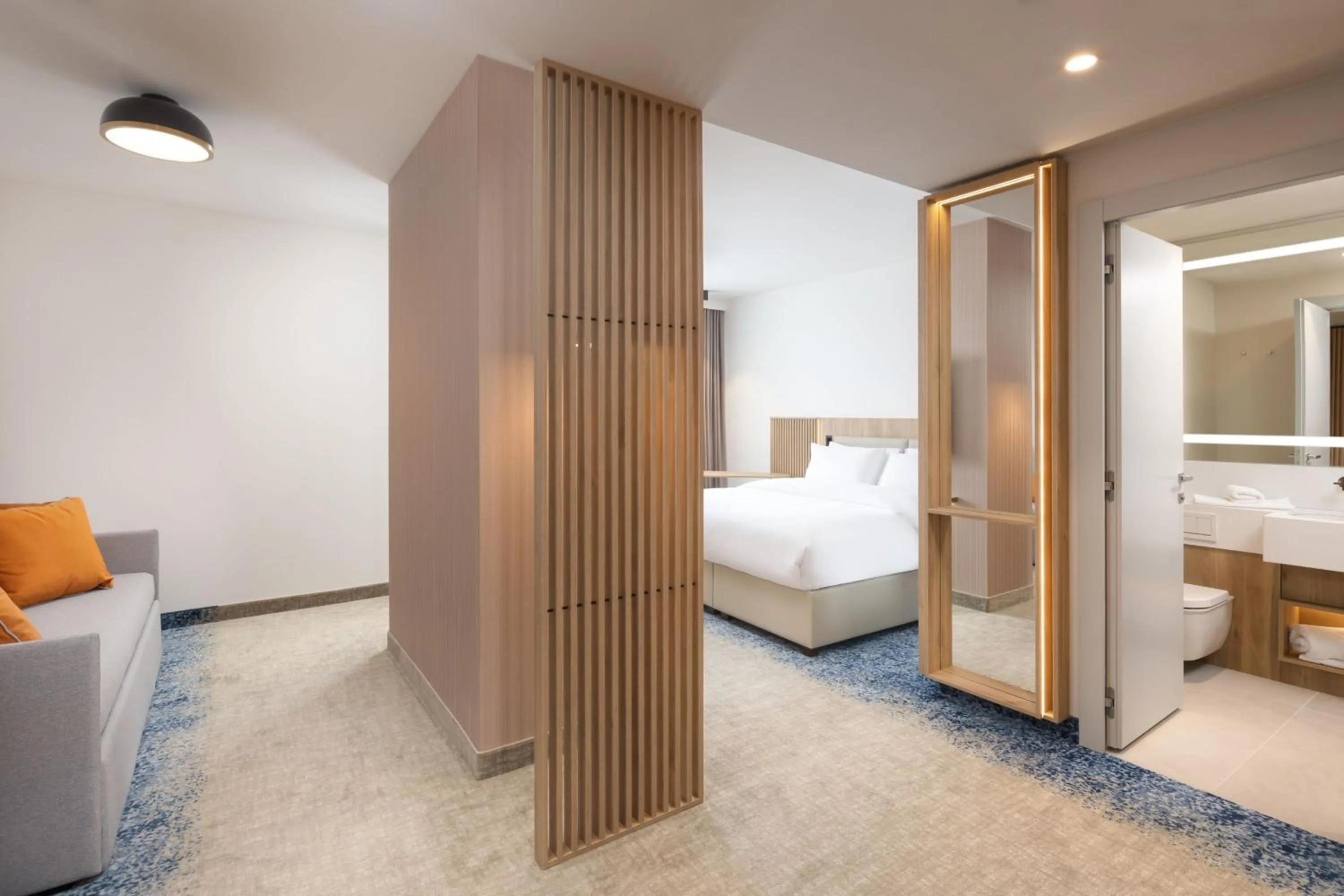 Photo of the whole room, Bed in Courtyard by Marriott Cluj - Napoca Downtown