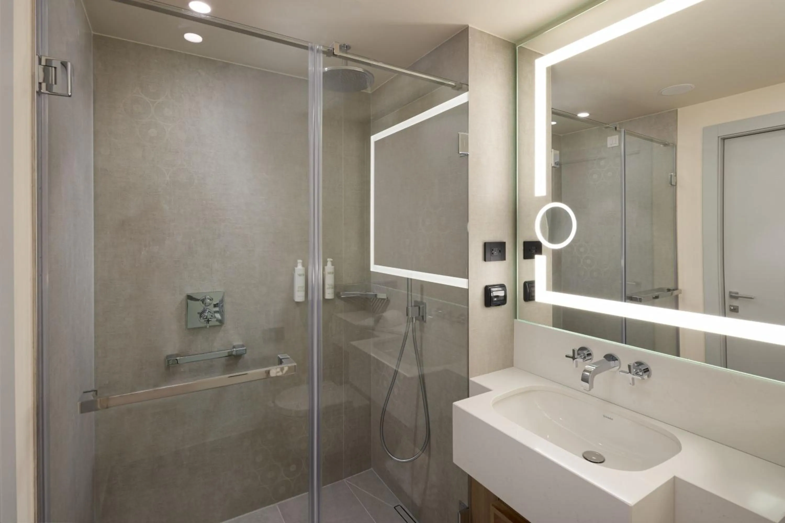 Bathroom in Courtyard by Marriott Cluj - Napoca Downtown