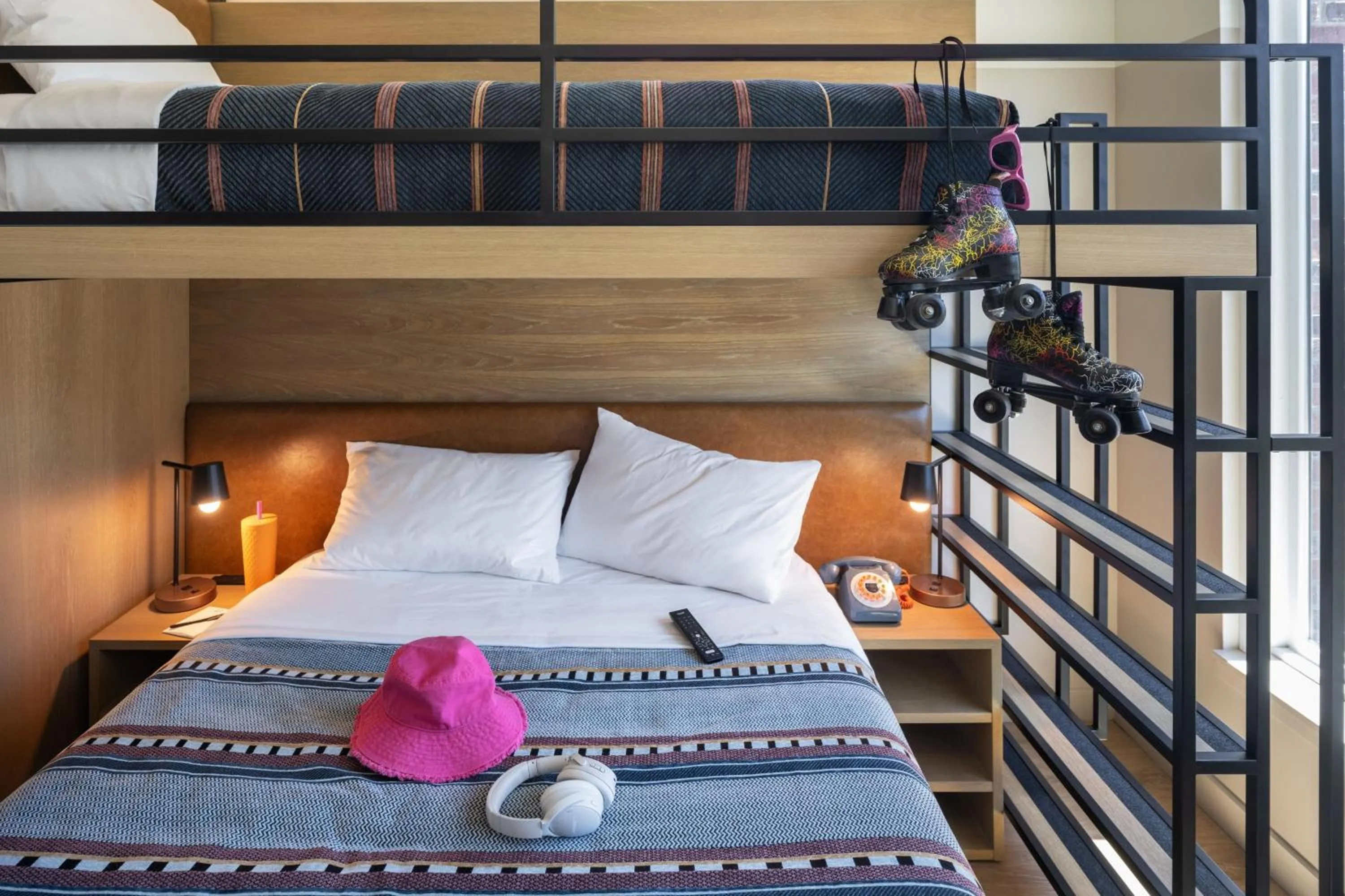 Photo of the whole room, Bed in Moxy Boulder University