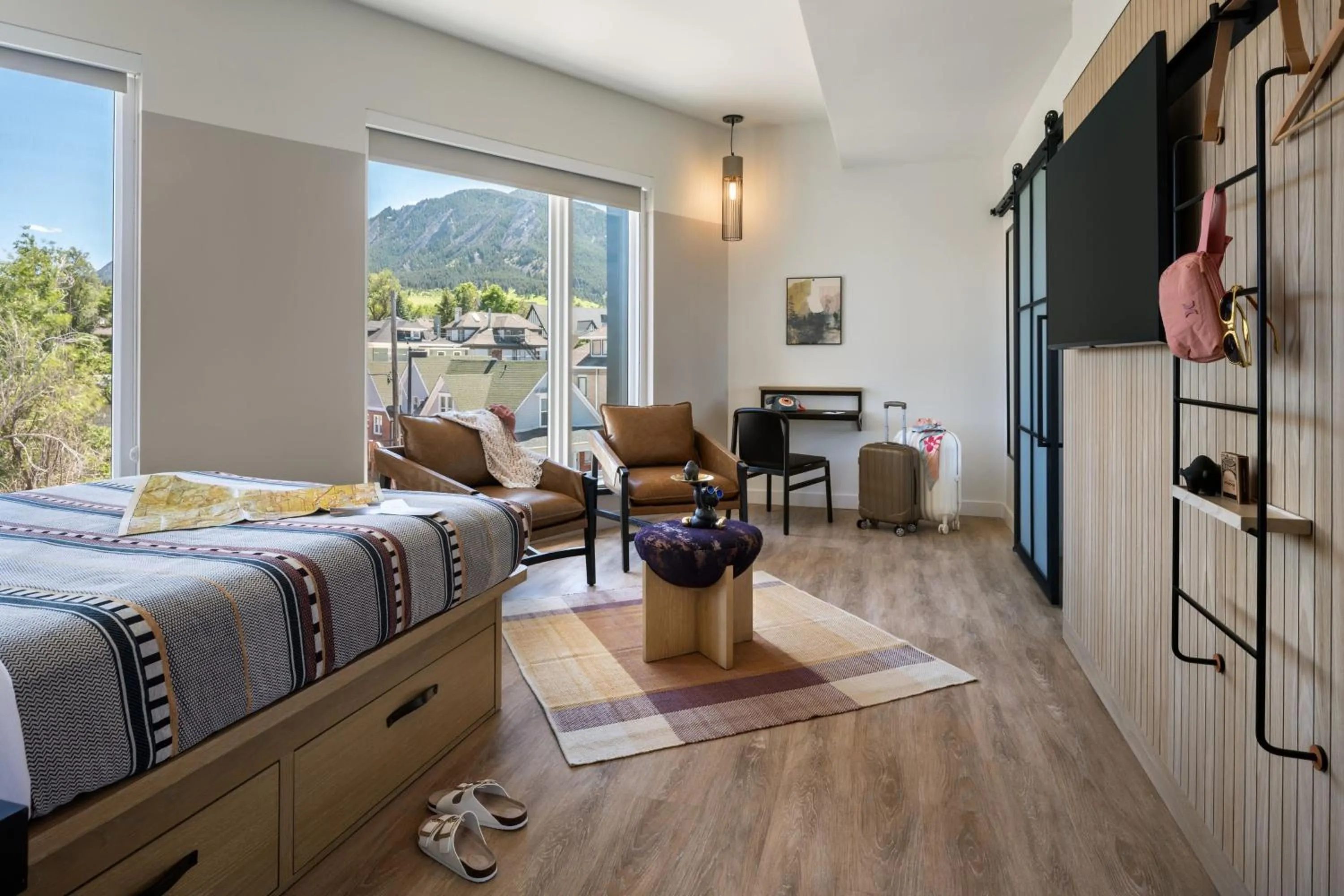 Photo of the whole room, Bed in Moxy Boulder University