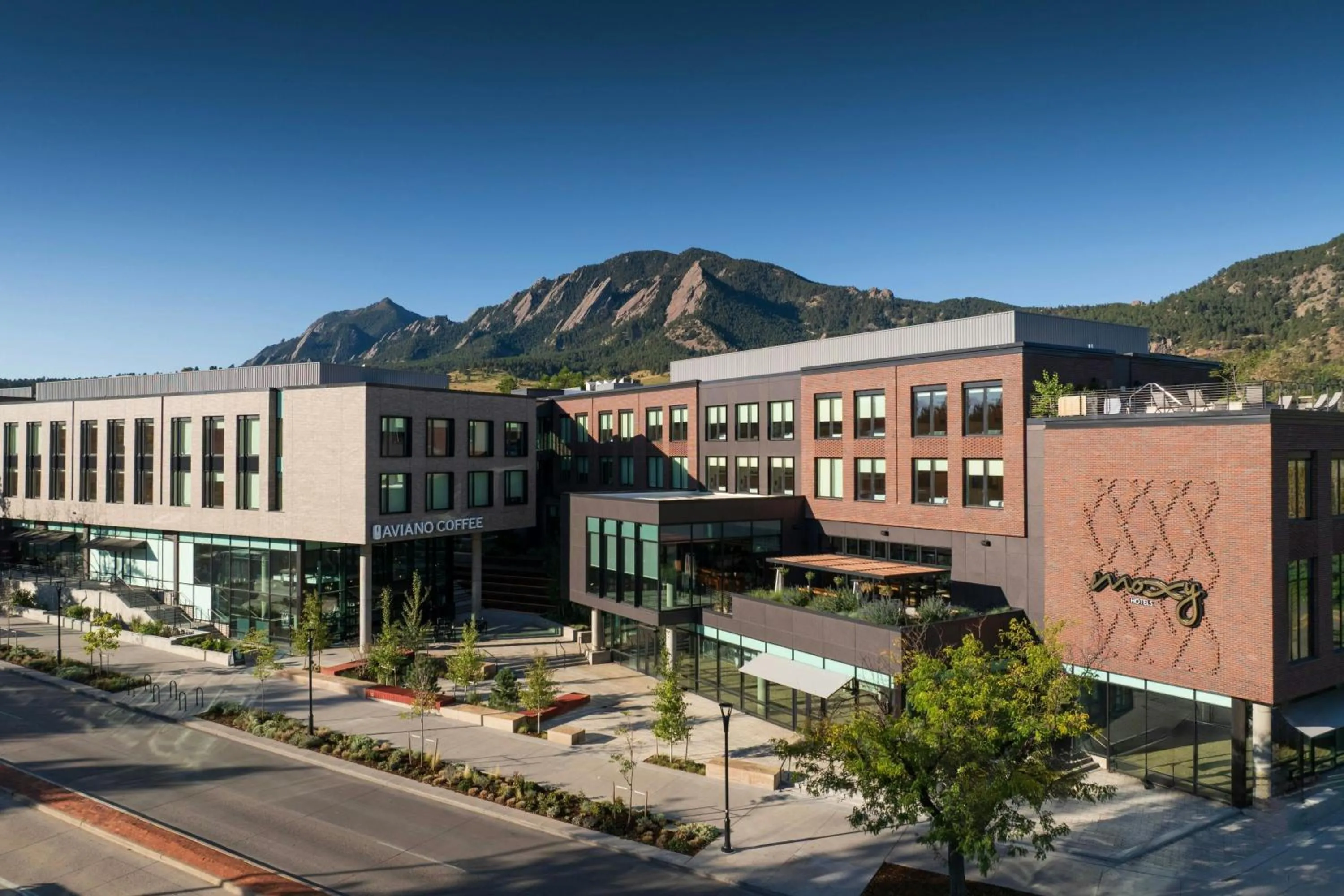Property building in Moxy Boulder University