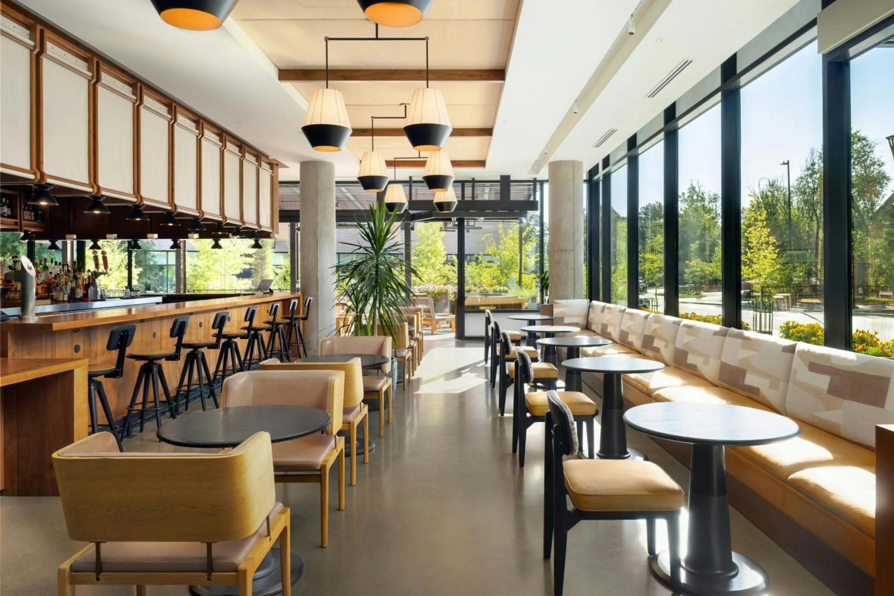 Lounge or bar in Moxy Boulder University