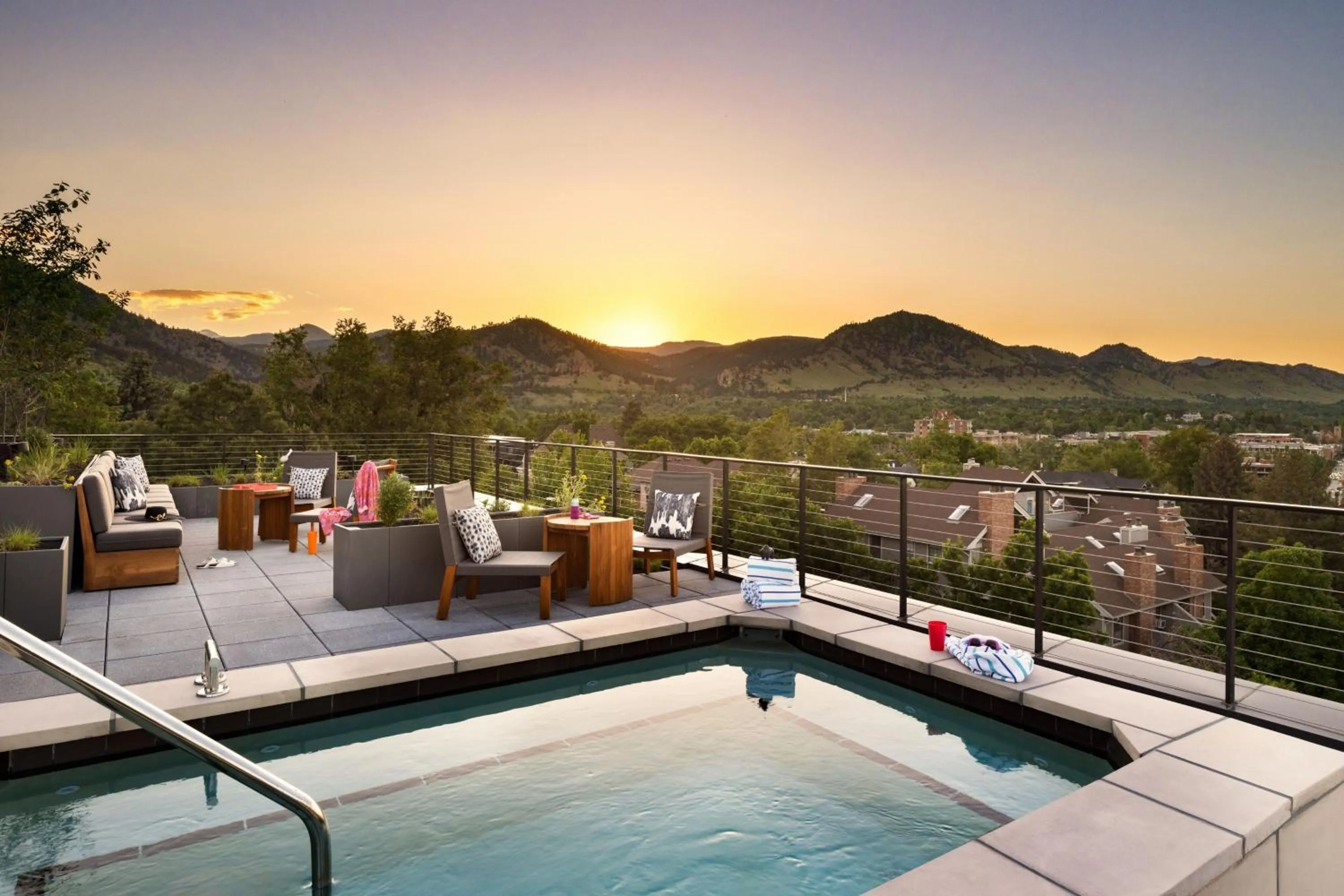 Swimming pool in Moxy Boulder University