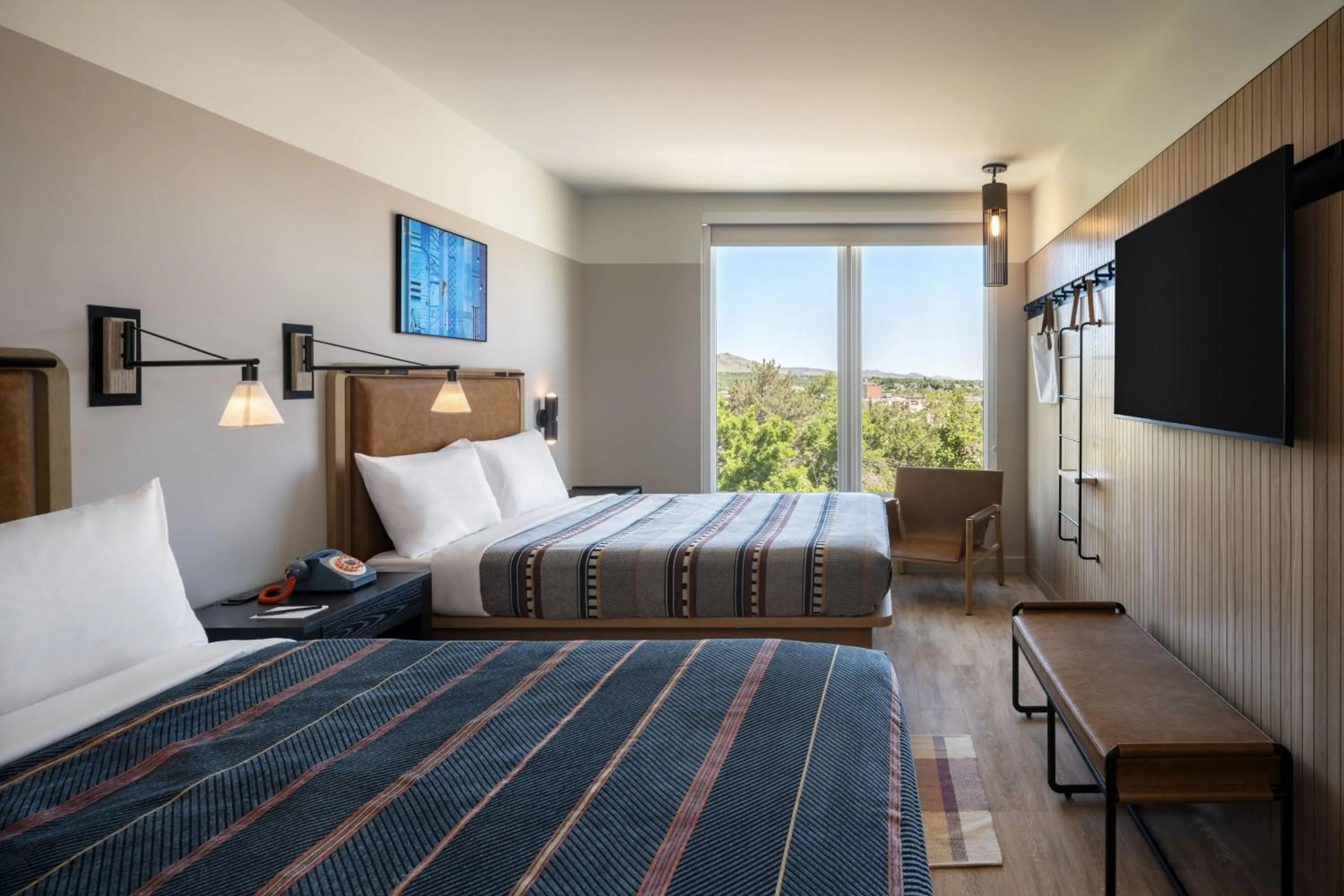 Photo of the whole room, Bed in Moxy Boulder University