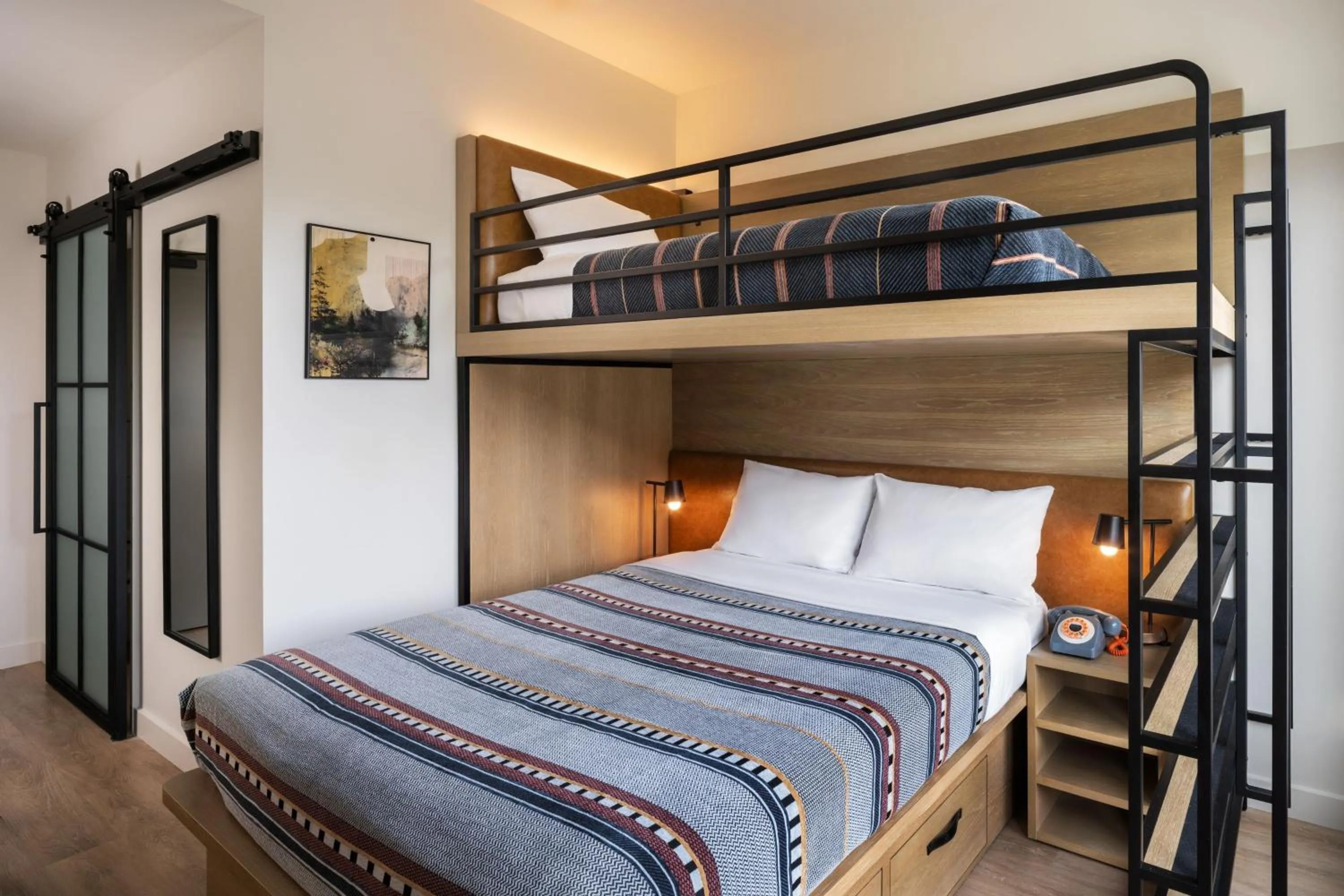 Photo of the whole room, Bed in Moxy Boulder University