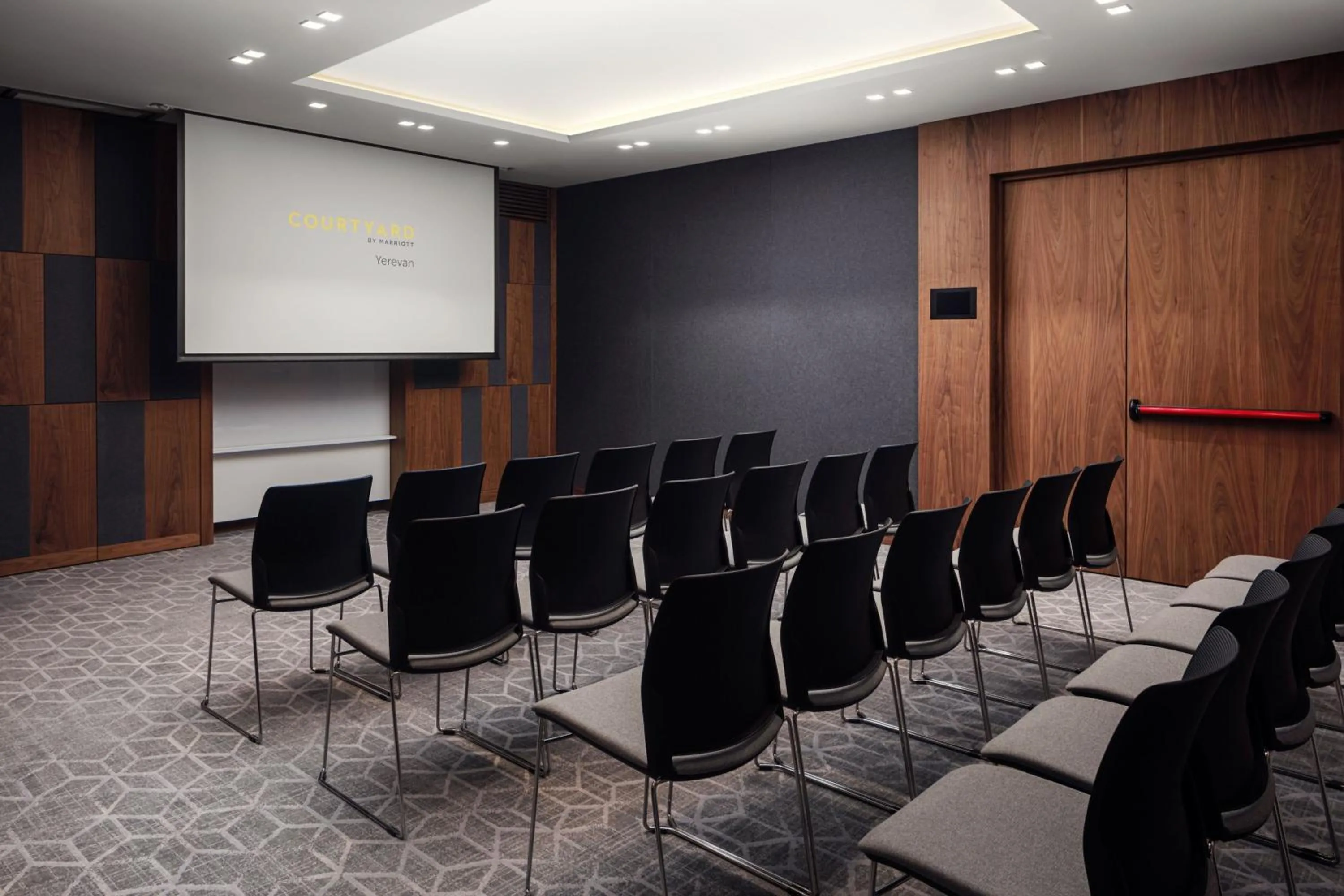 Entertainment in Courtyard by Marriott Yerevan