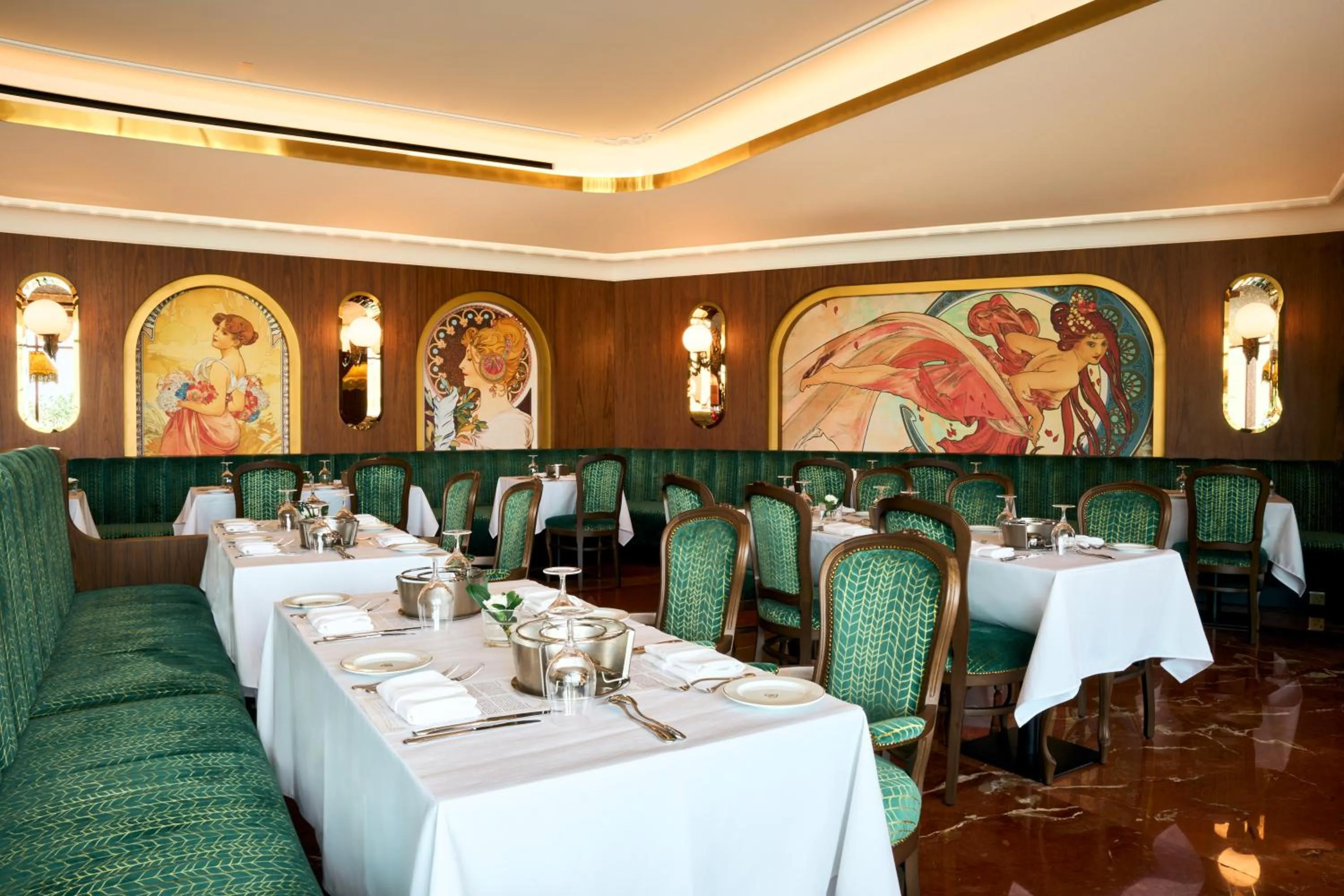 Restaurant/places to eat in The St. Regis Al Mouj Muscat Resort