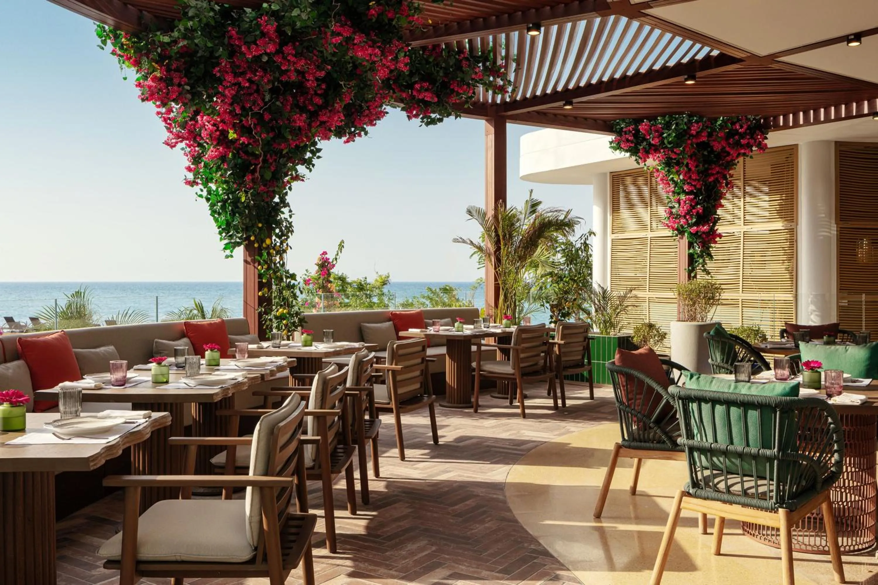 Restaurant/places to eat in The St. Regis Al Mouj Muscat Resort