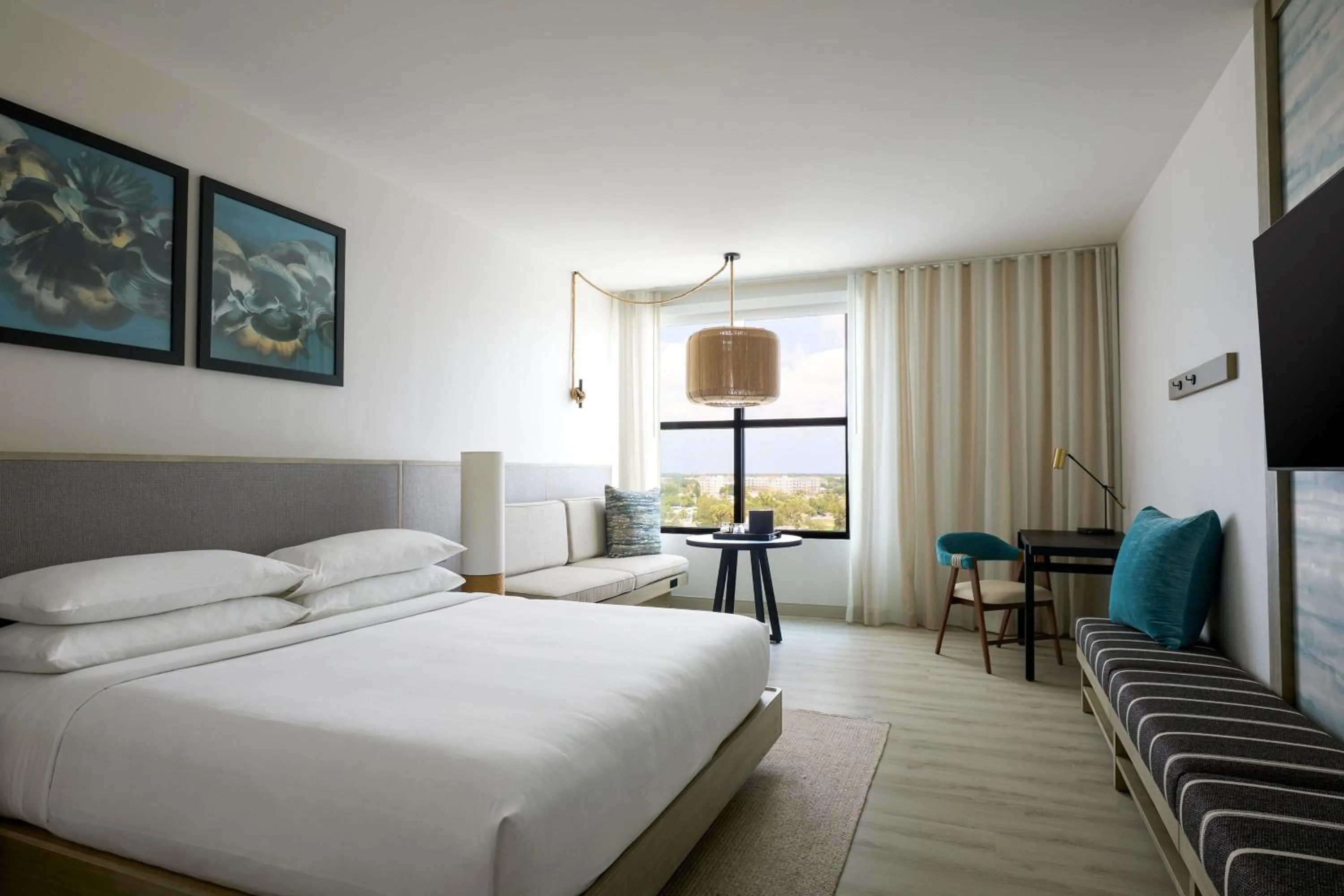 Photo of the whole room, Bed in Palmetto Marriott Resort & Spa