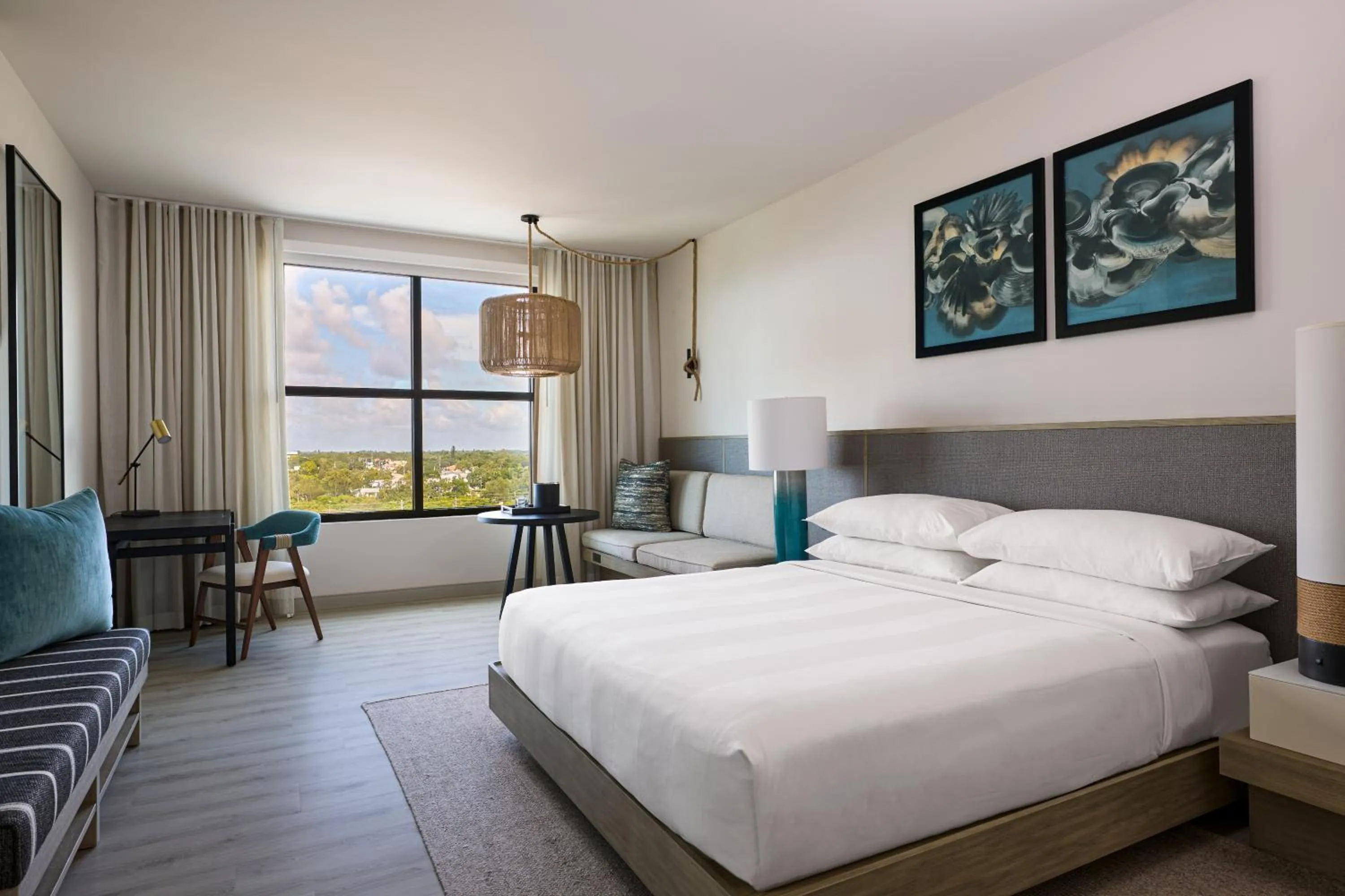 Bed in Palmetto Marriott Resort & Spa