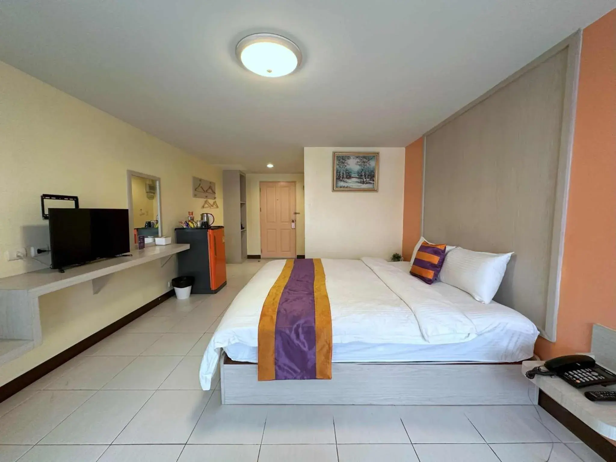 Bed in Aryan Suites Hotel Bed in Aryan Suites Hotel