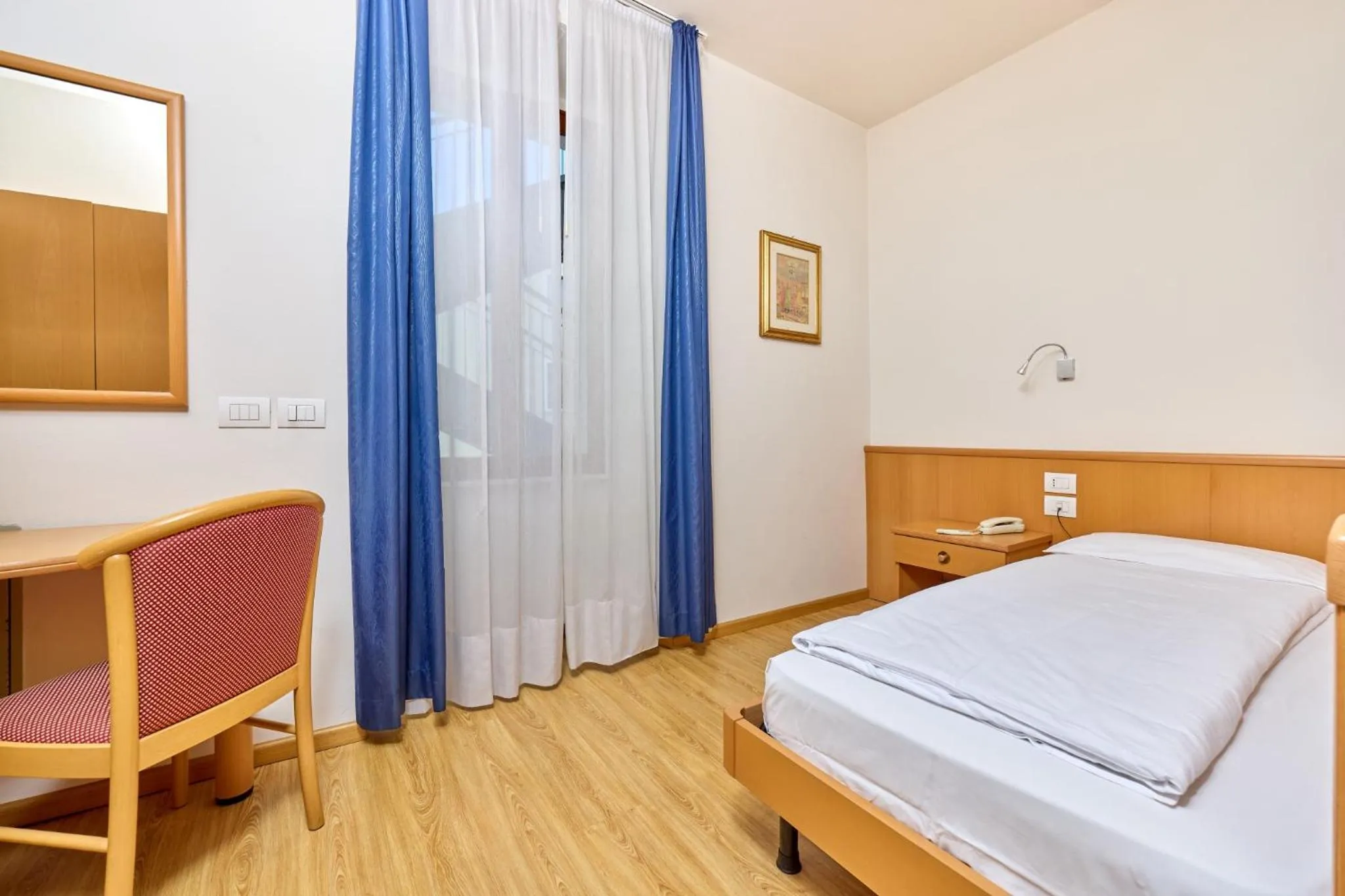 Bedroom, Bed in Hotel Geier