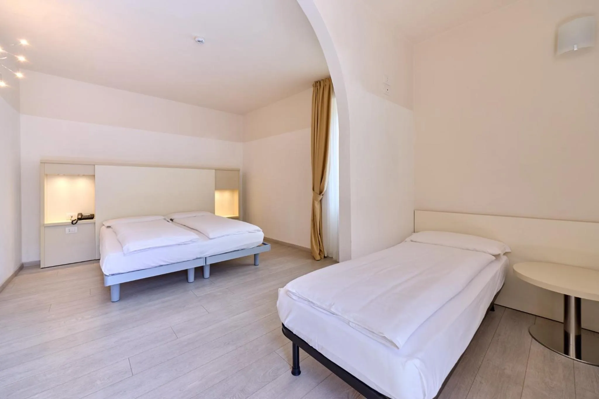 Bedroom, Bed in Hotel Geier