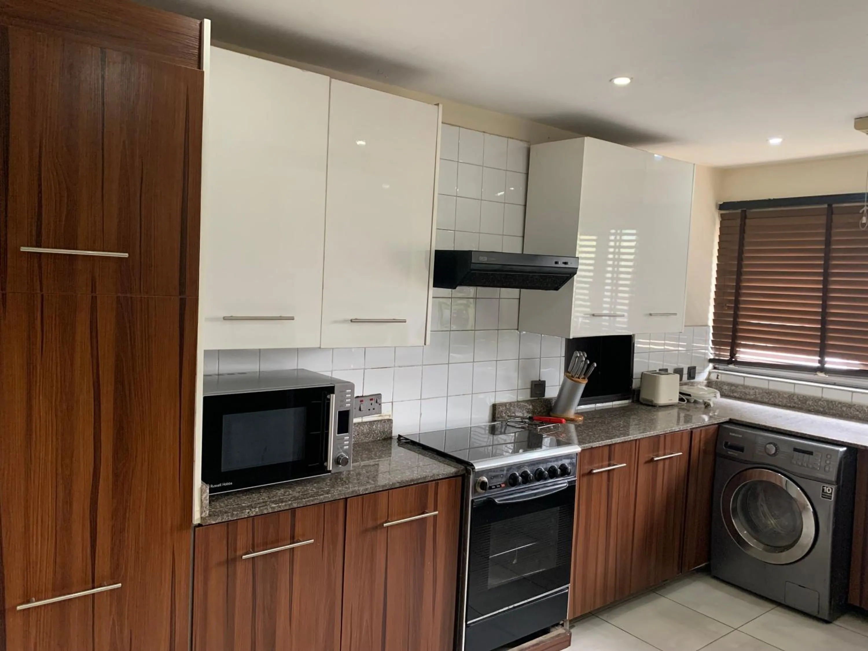 Kitchen or kitchenette in Emem Court - The Emem Apartment Collections