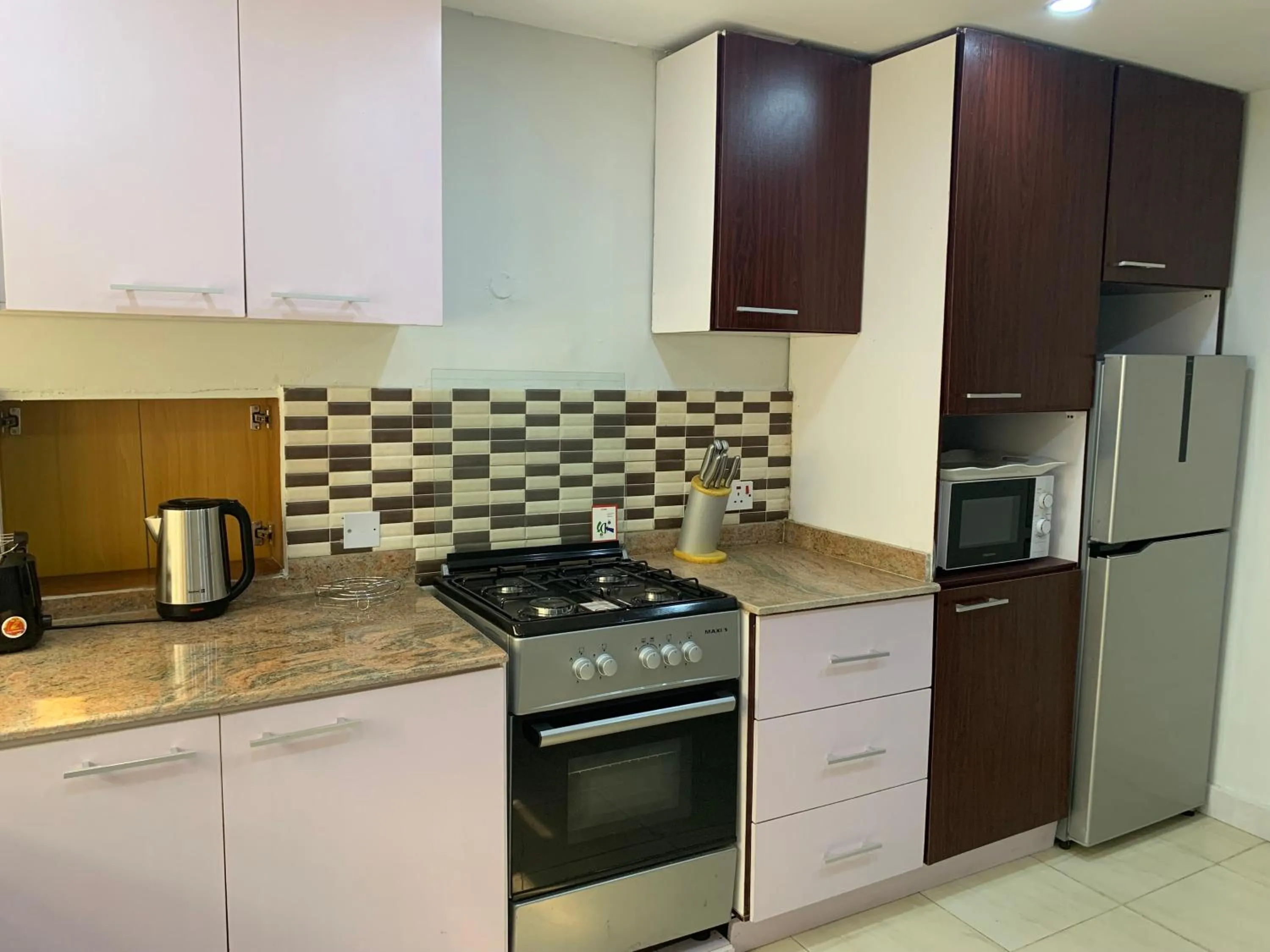 Kitchen or kitchenette in Emem Court - The Emem Apartment Collections