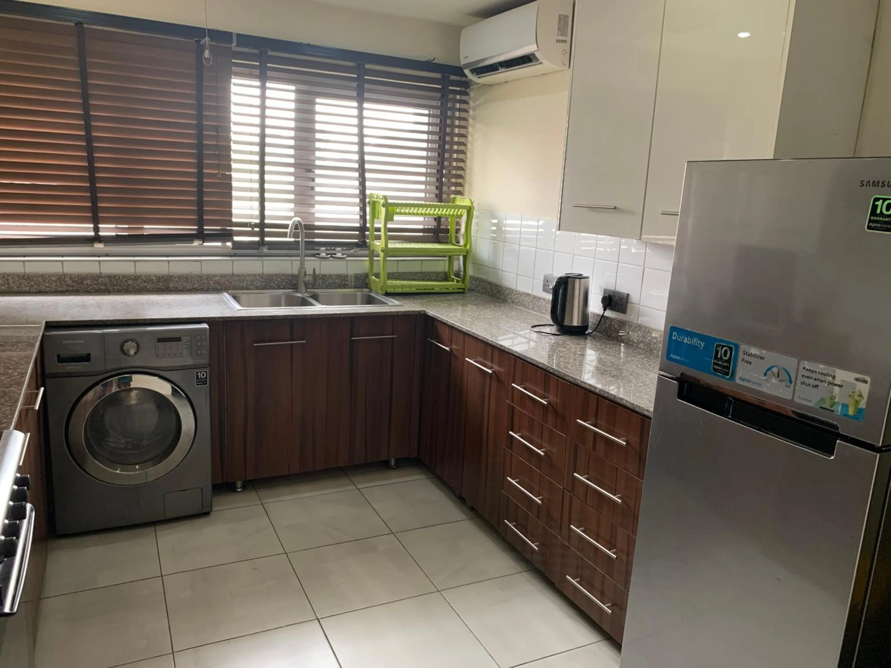 Kitchen or kitchenette in Emem Court - The Emem Apartment Collections