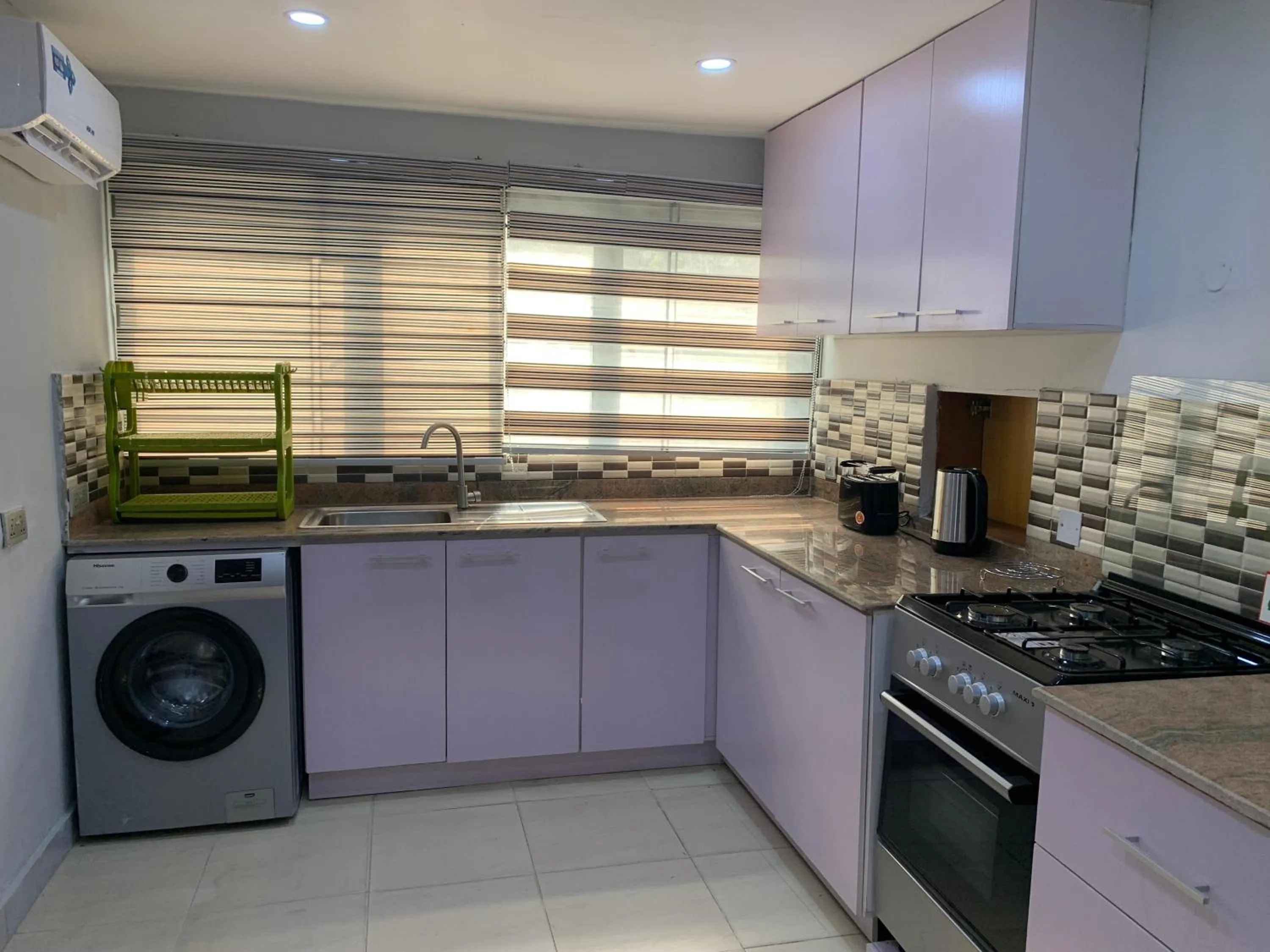 Kitchen or kitchenette in Emem Court - The Emem Apartment Collections