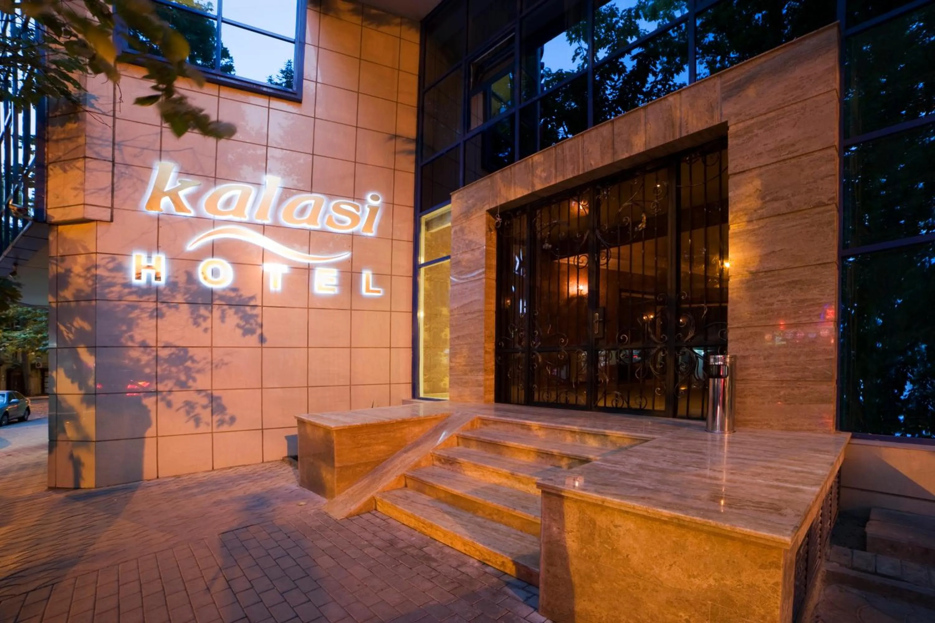 Facade/entrance in Kalasi Hotel