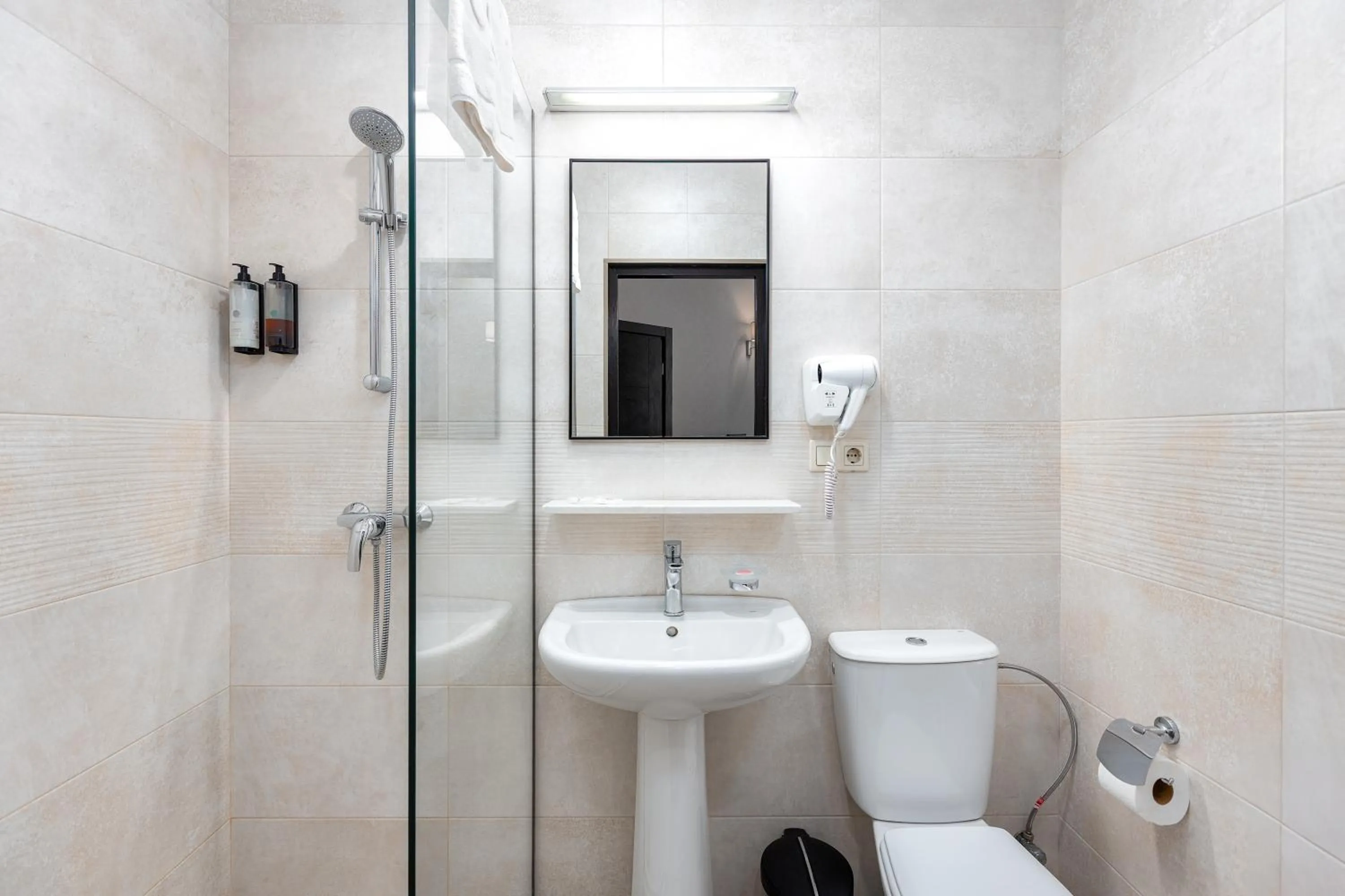 Shower in Kalasi Hotel