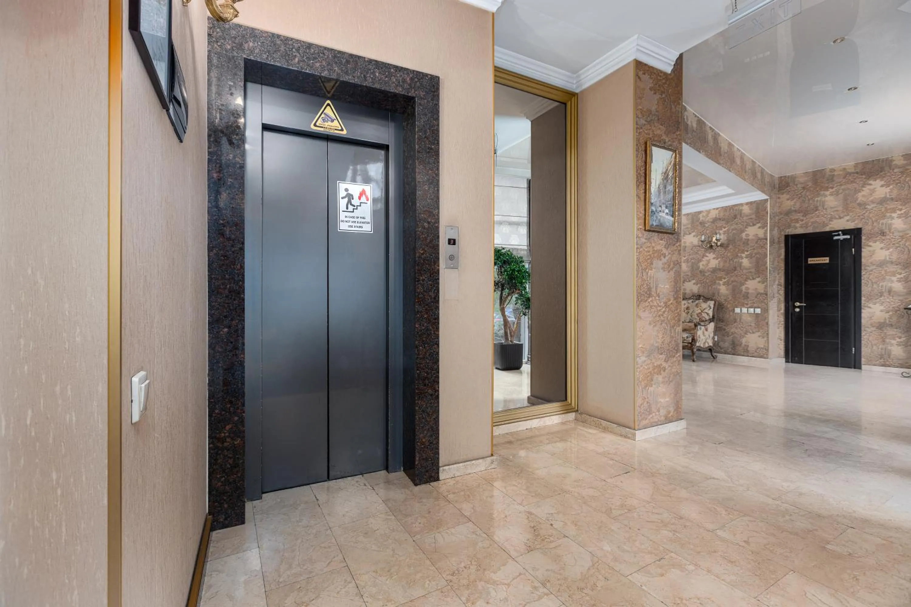 elevator in Kalasi Hotel