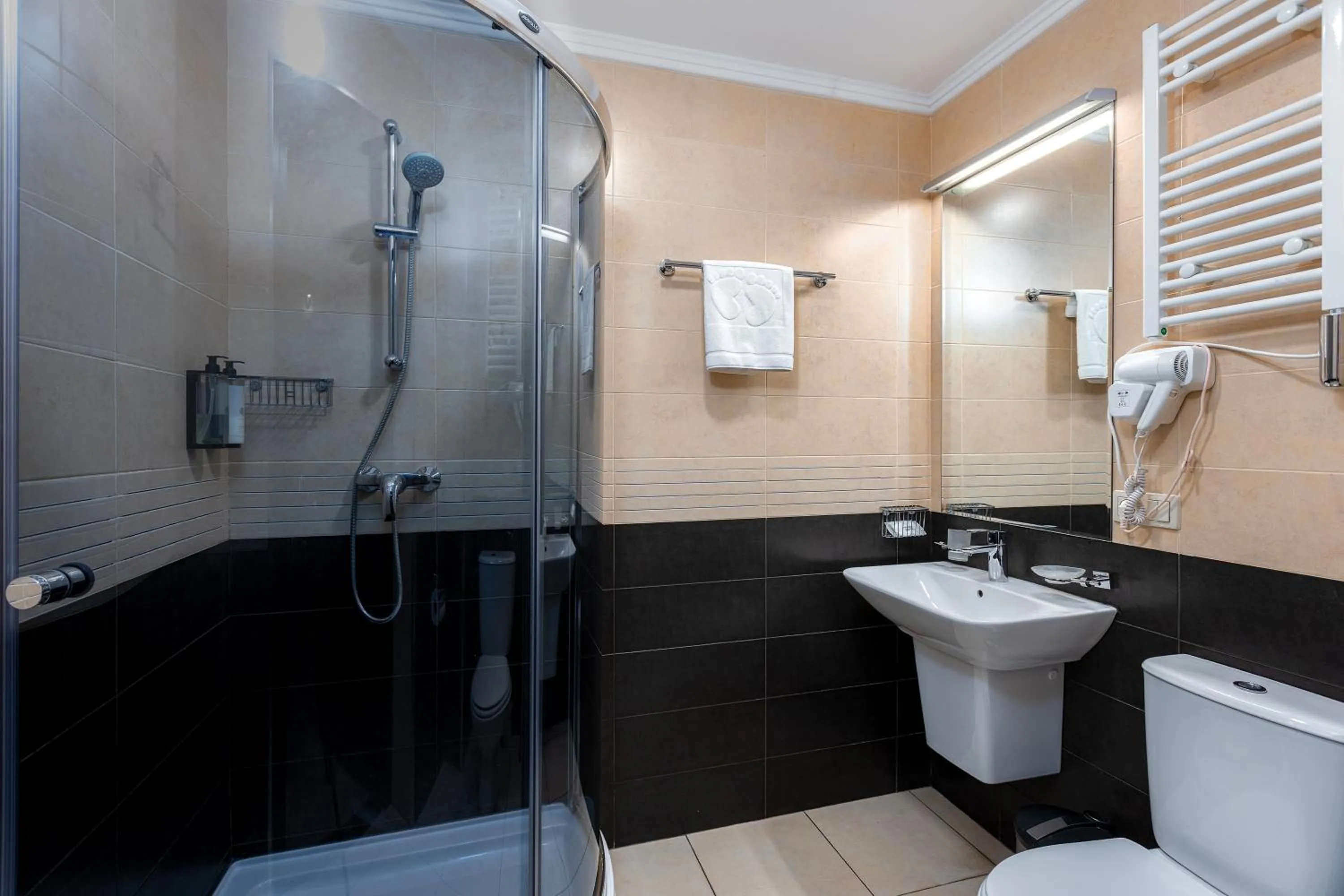 Shower in Kalasi Hotel