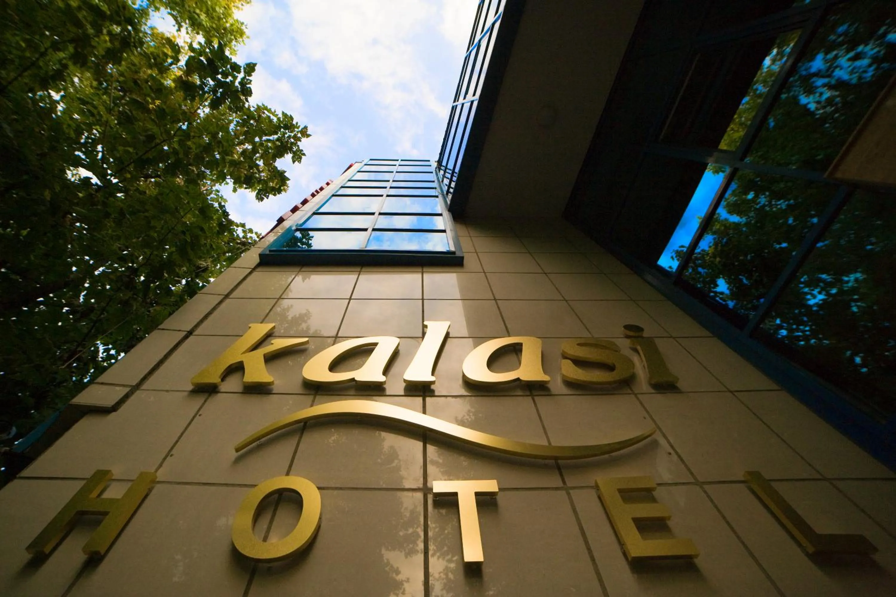 Facade/entrance in Kalasi Hotel