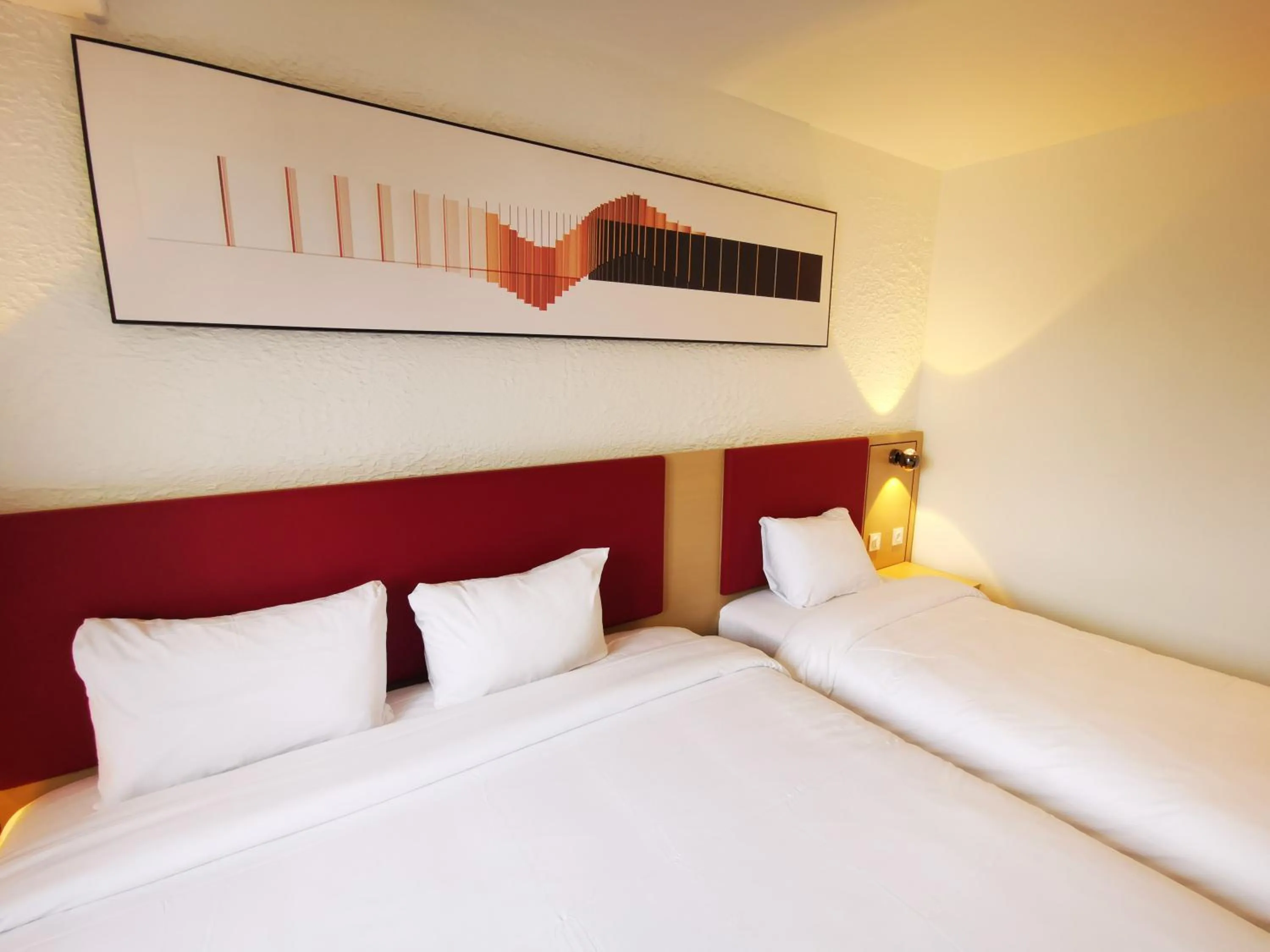 Bed in Anaïs Hôtel Bourges Nord Saint-Doulchard