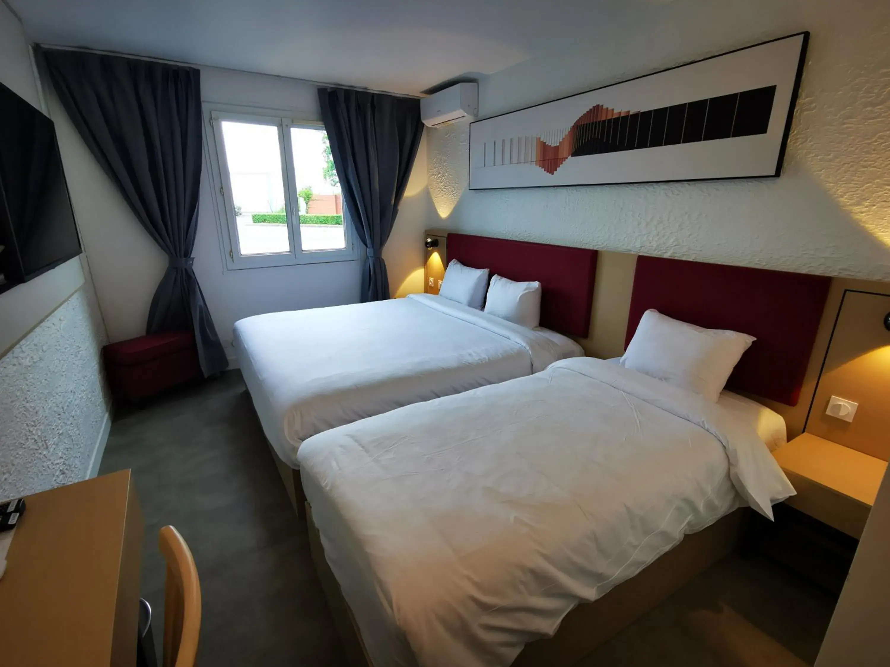 Triple Room in Anaïs Hôtel Bourges Nord Saint-Doulchard Triple Room in Anaïs Hôtel Bourges Nord Saint-Doulchard