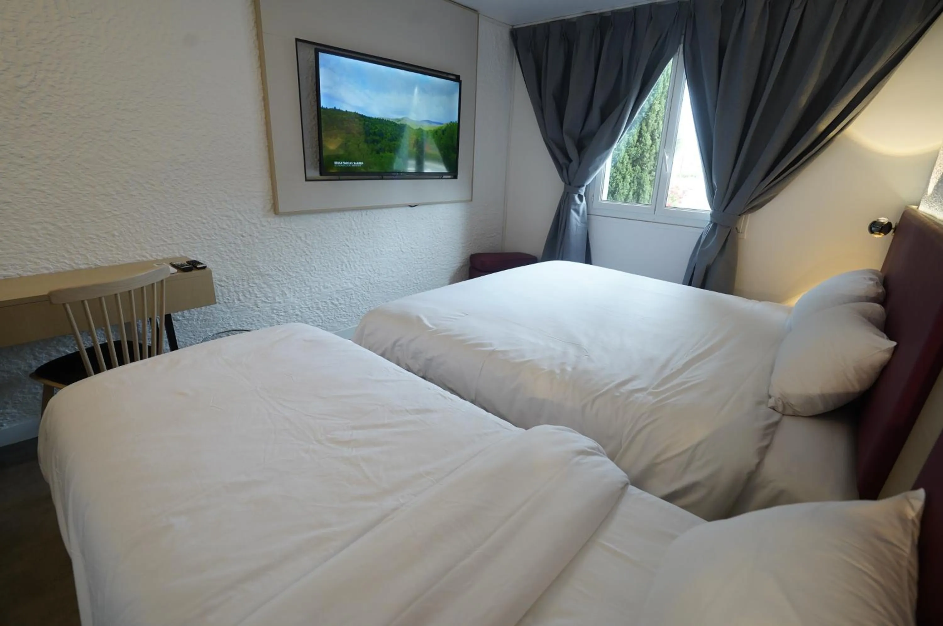 Bed in Anaïs Hôtel Bourges Nord Saint-Doulchard