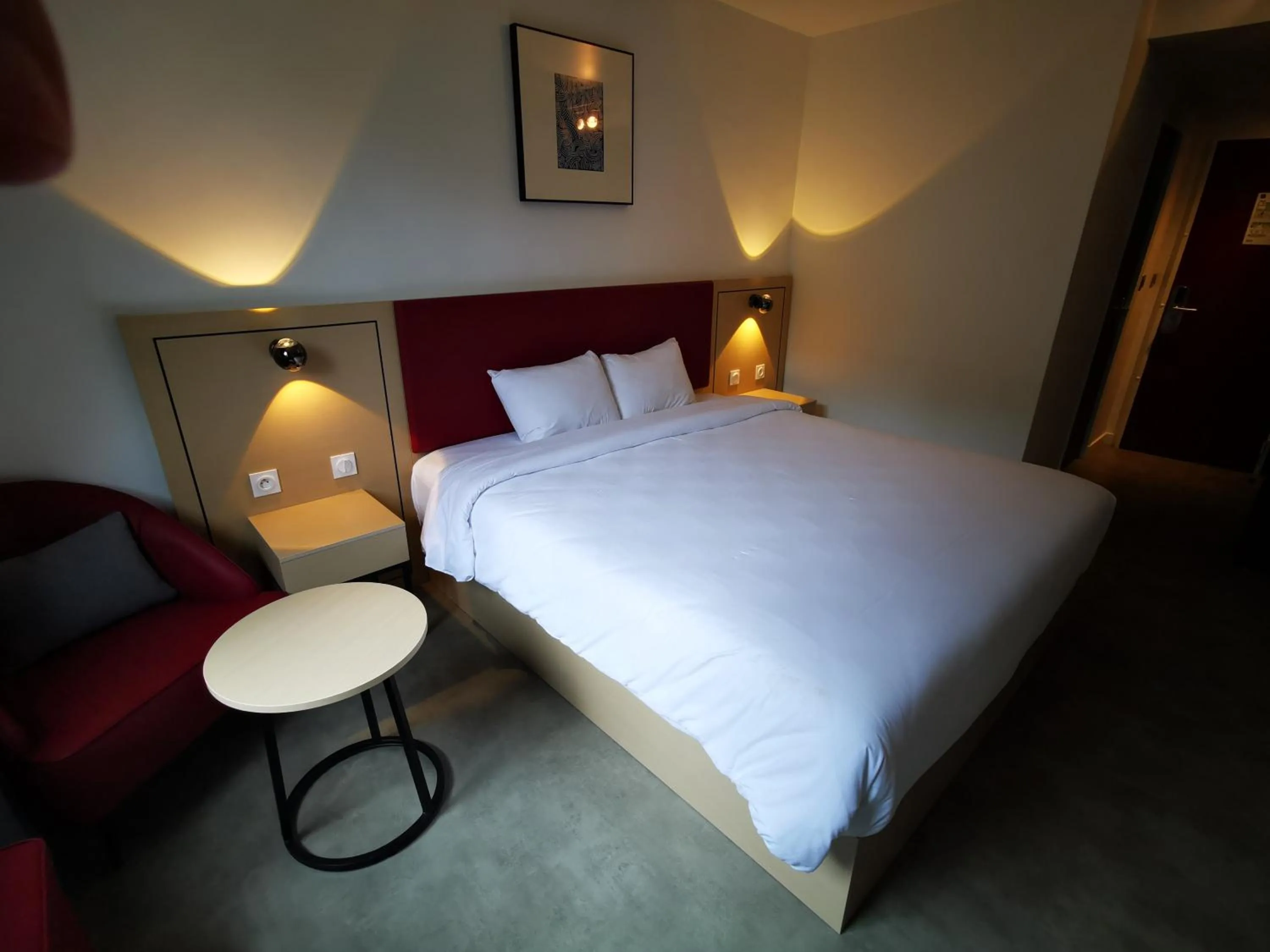 Bed in Anaïs Hôtel Bourges Nord Saint-Doulchard