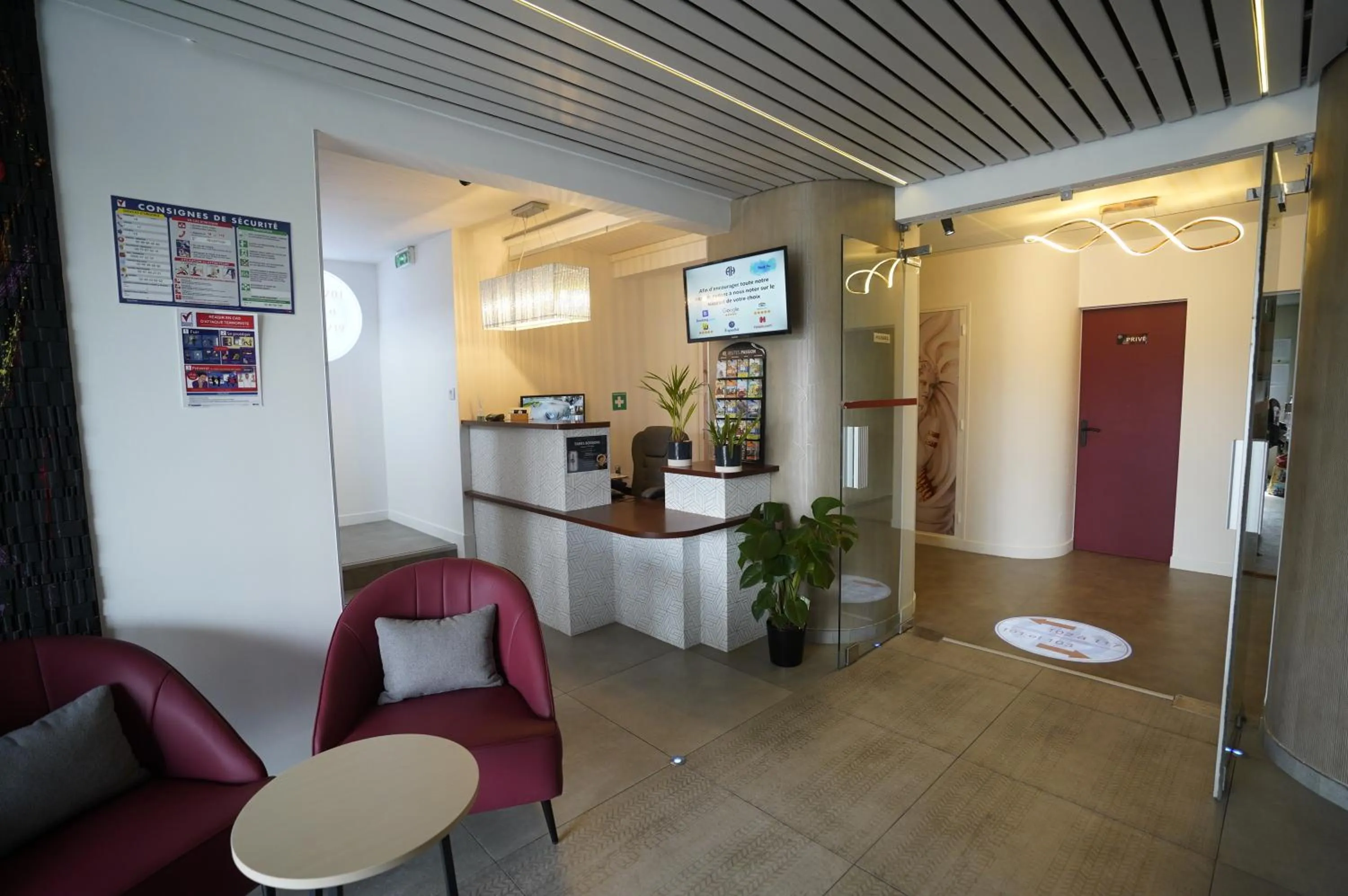 Property building in Anaïs Hôtel Bourges Nord Saint-Doulchard