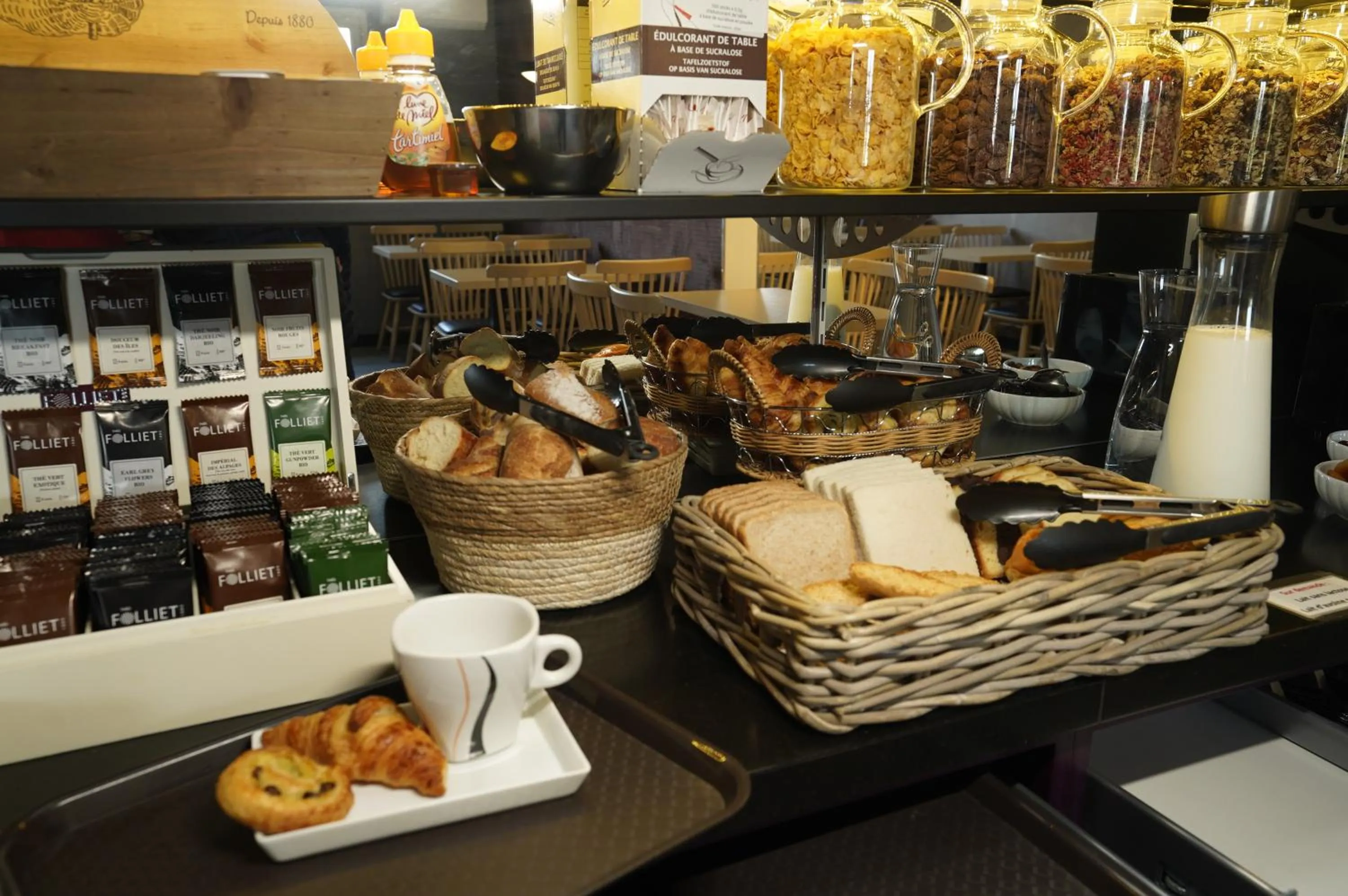 Breakfast in Anaïs Hôtel Bourges Nord Saint-Doulchard