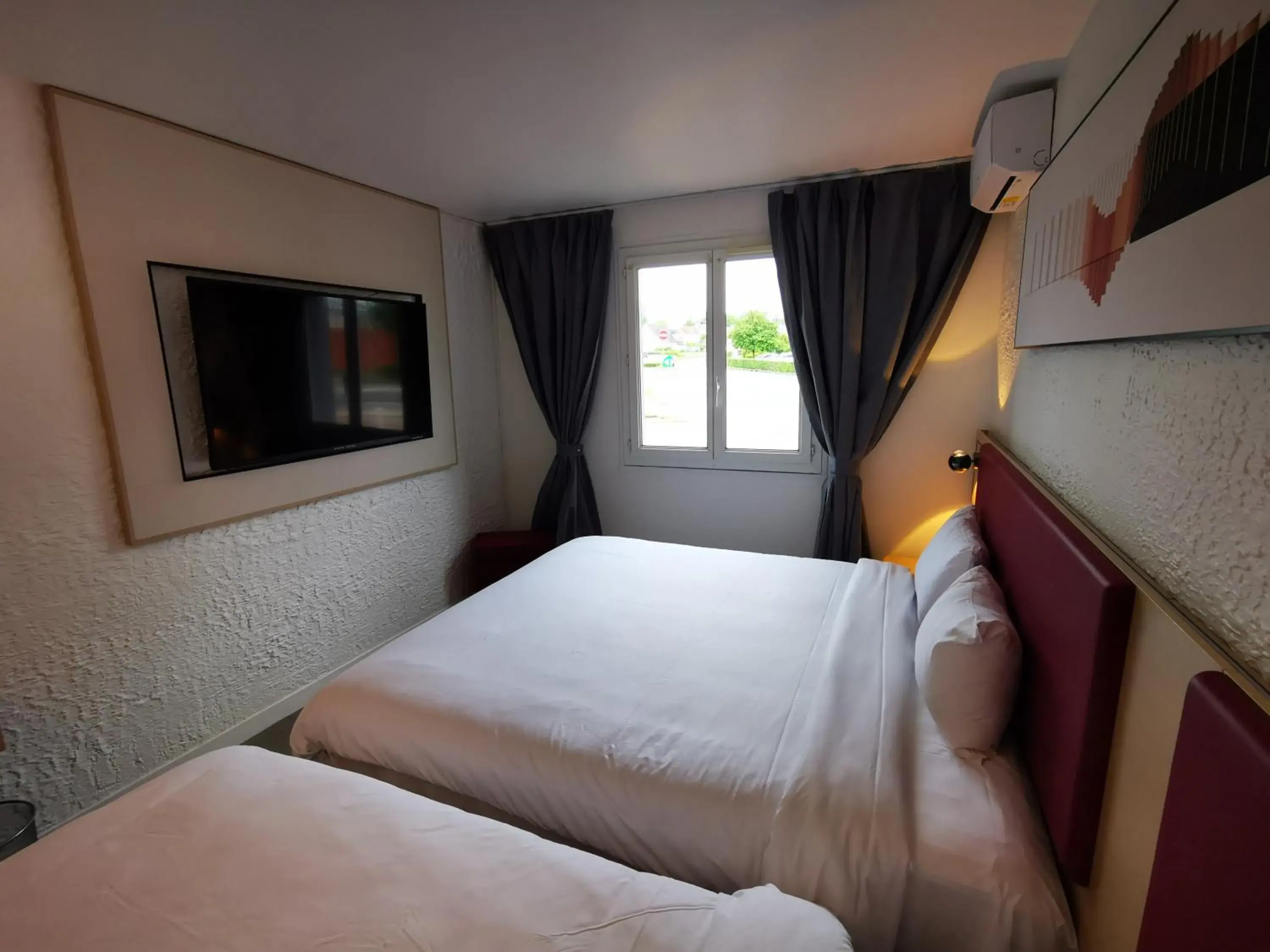 Triple Room in Anaïs Hôtel Bourges Nord Saint-Doulchard Triple Room in Anaïs Hôtel Bourges Nord Saint-Doulchard