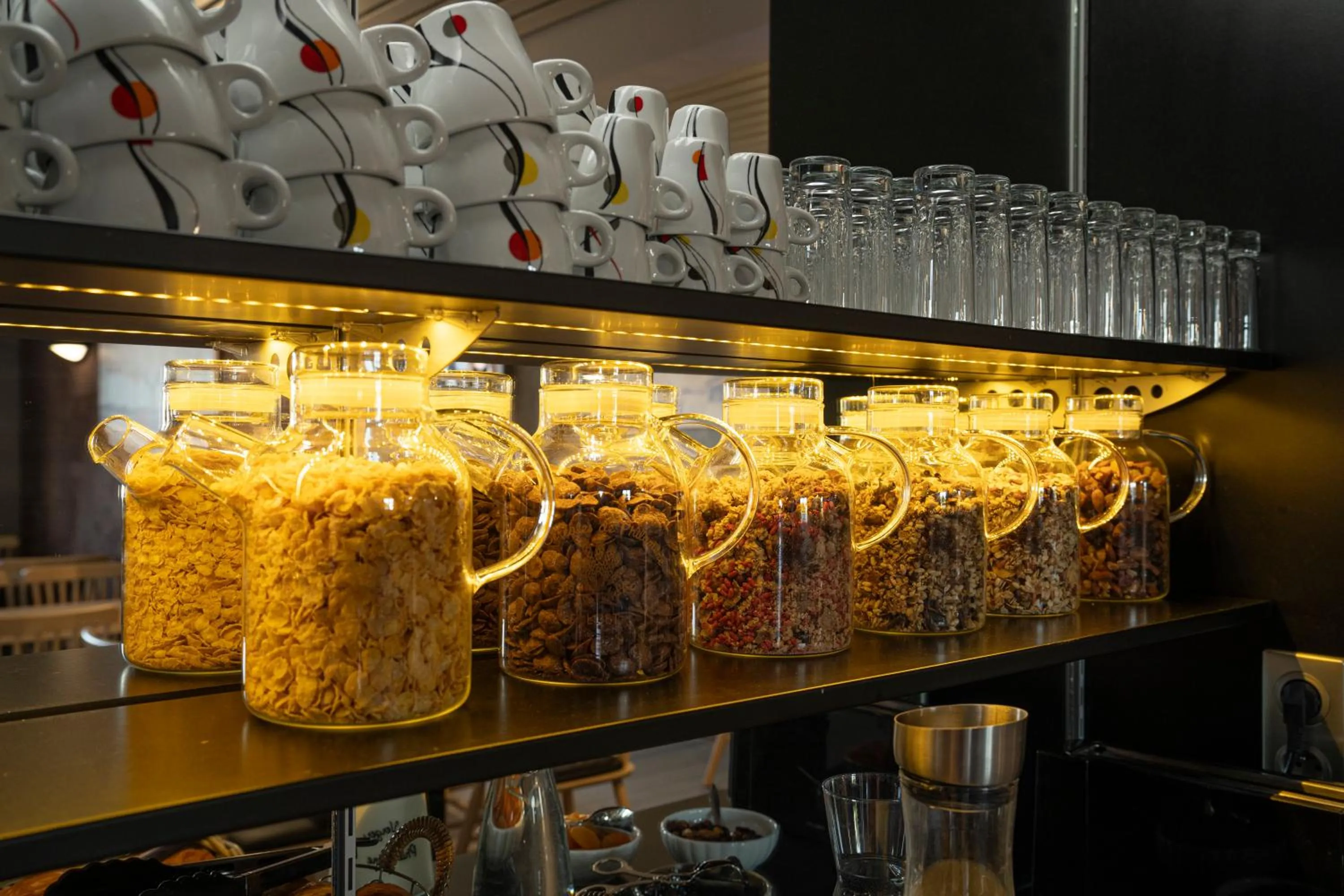 Buffet breakfast in Anaïs Hôtel Bourges Nord Saint-Doulchard