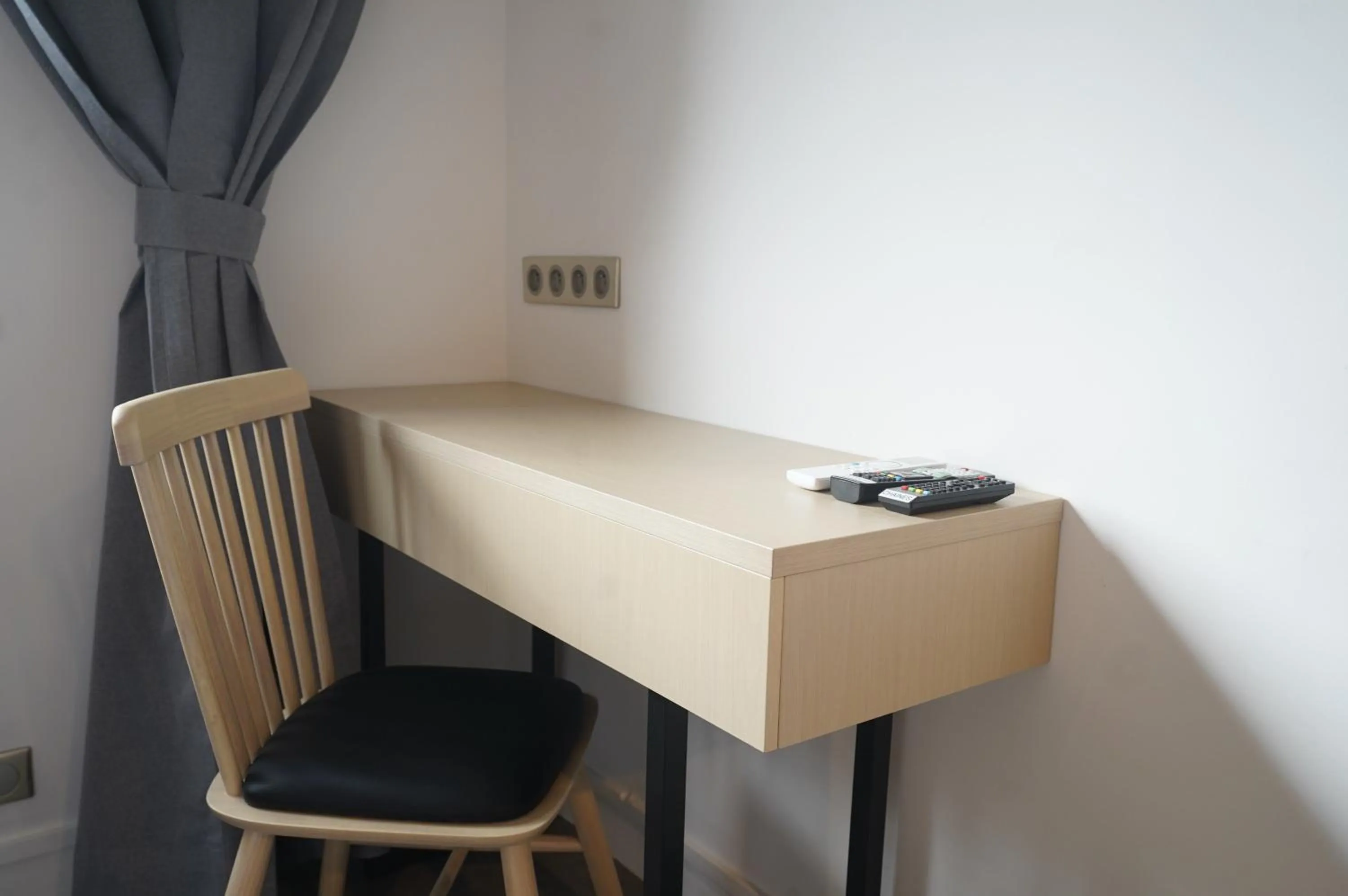 Bedroom in Anaïs Hôtel Bourges Nord Saint-Doulchard