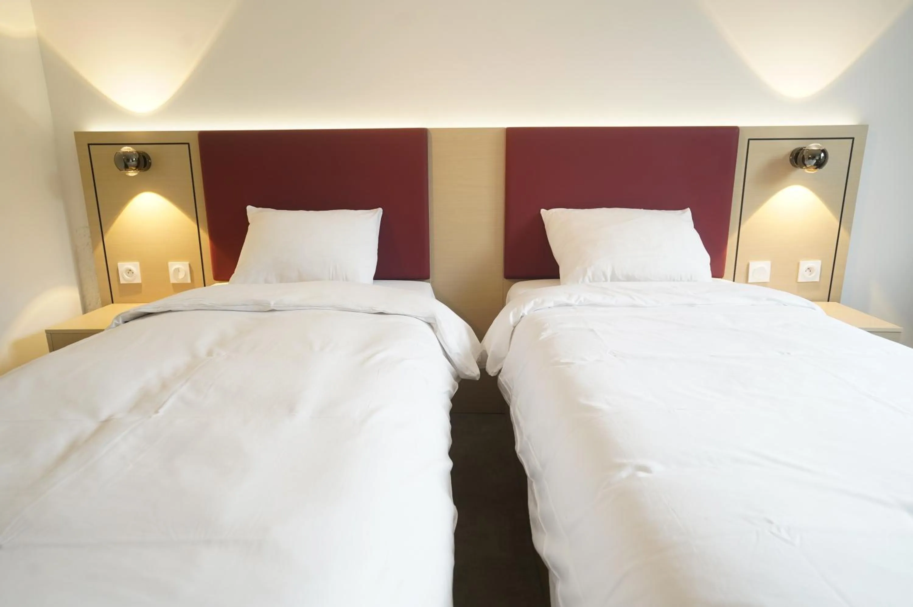 Bed in Anaïs Hôtel Bourges Nord Saint-Doulchard