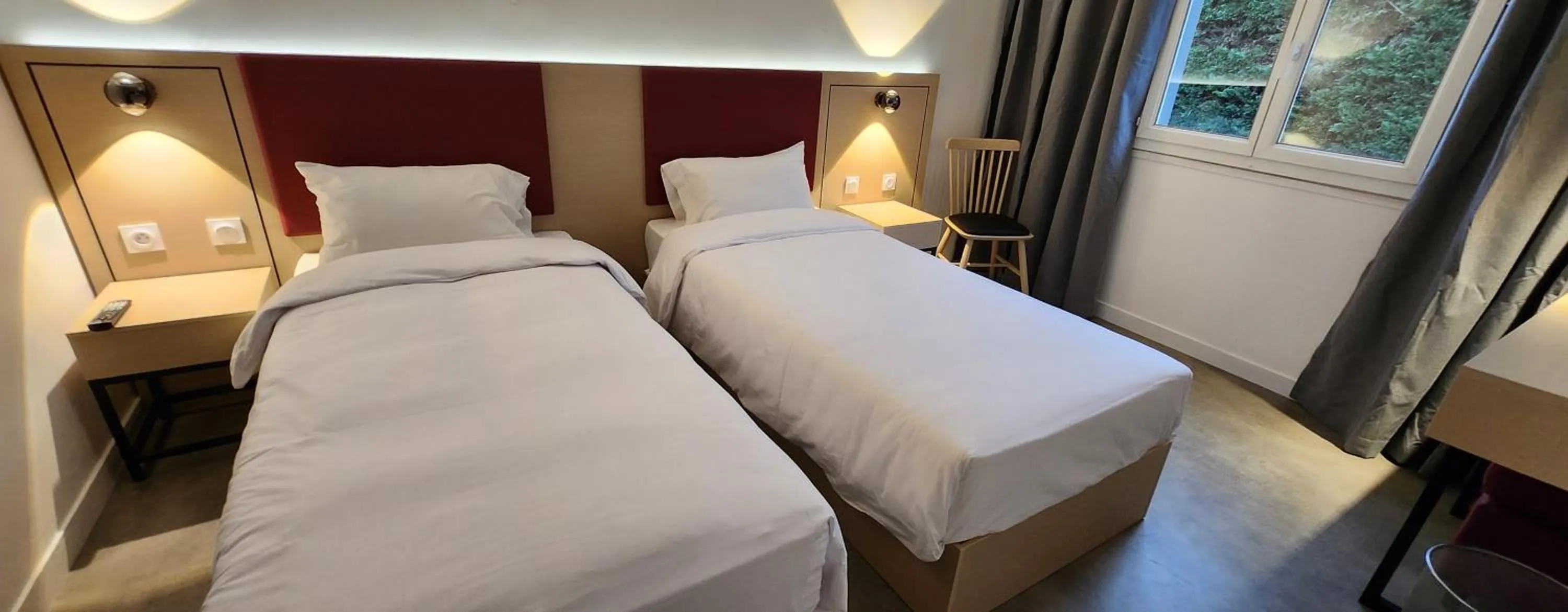 Bedroom, Bed in Anaïs Hôtel Bourges Nord Saint-Doulchard