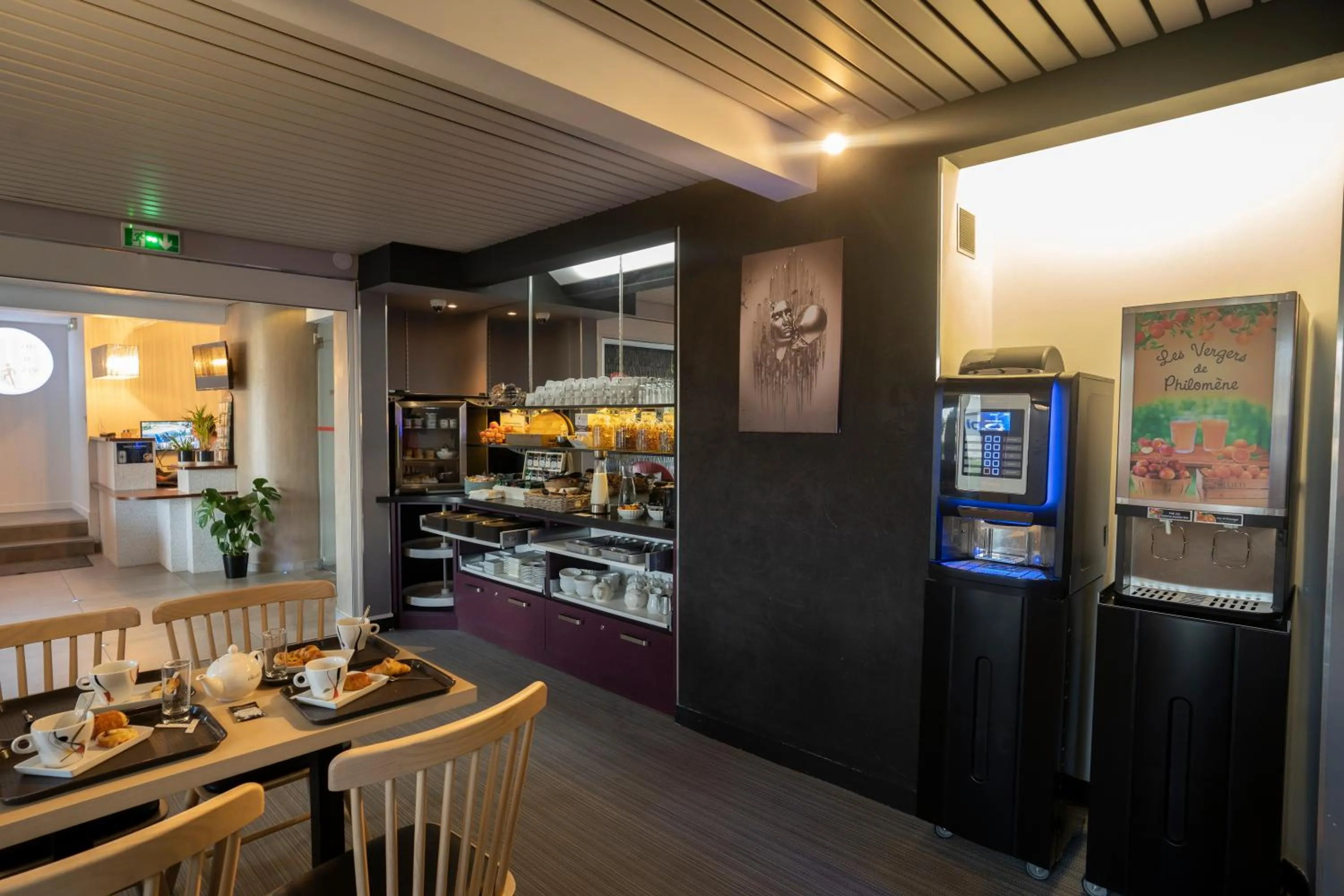 Breakfast in Anaïs Hôtel Bourges Nord Saint-Doulchard