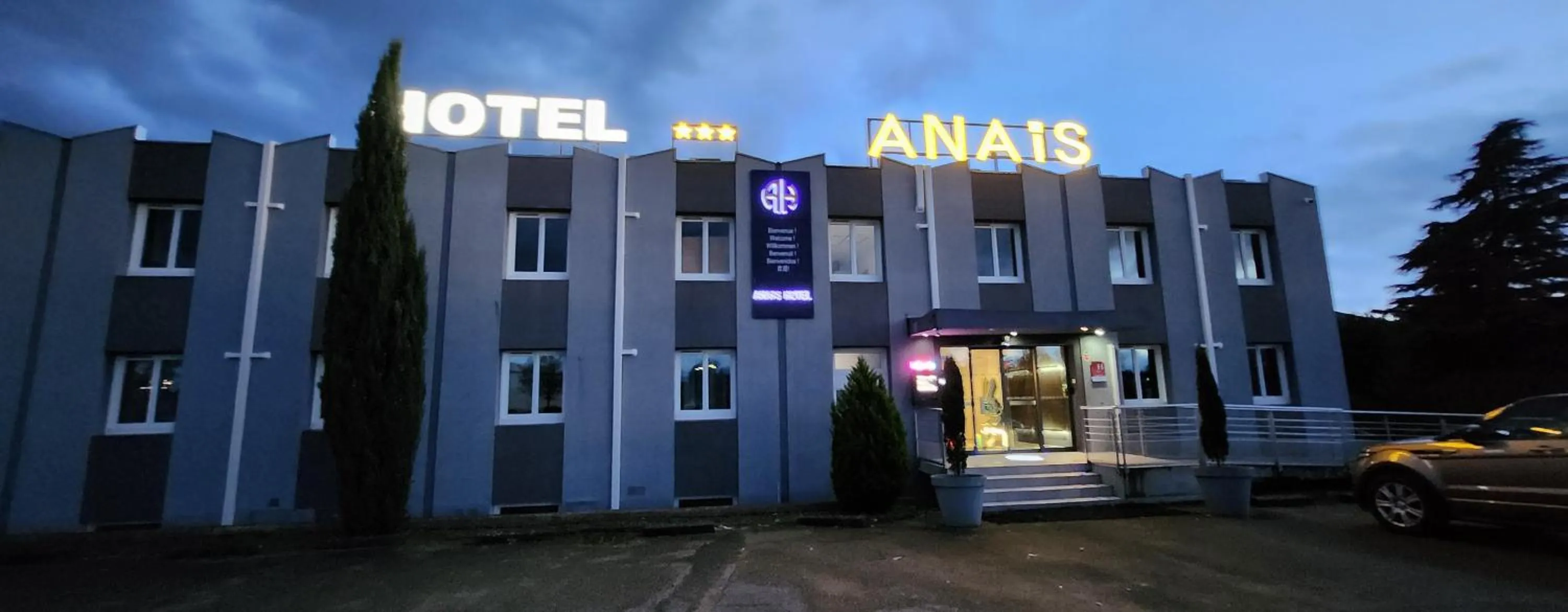 Property building in Anaïs Hôtel Bourges Nord Saint-Doulchard