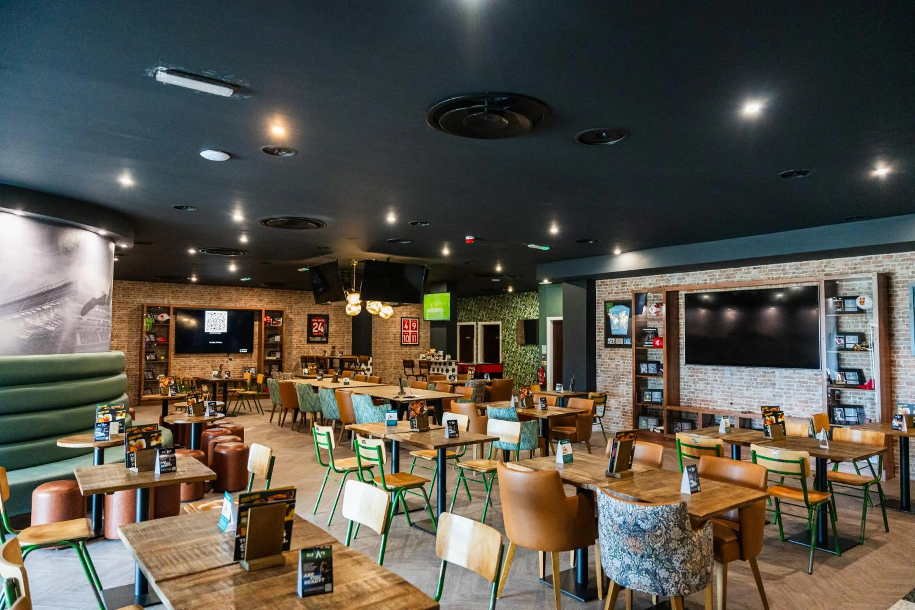 Restaurant/places to eat in Marian Resort And Spa