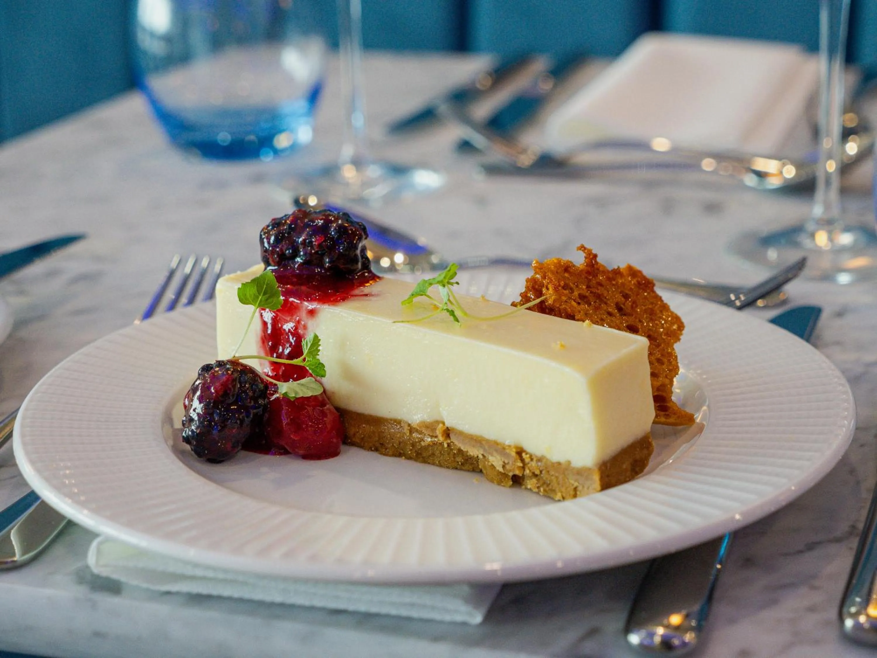 Restaurant/places to eat in Marian Resort And Spa