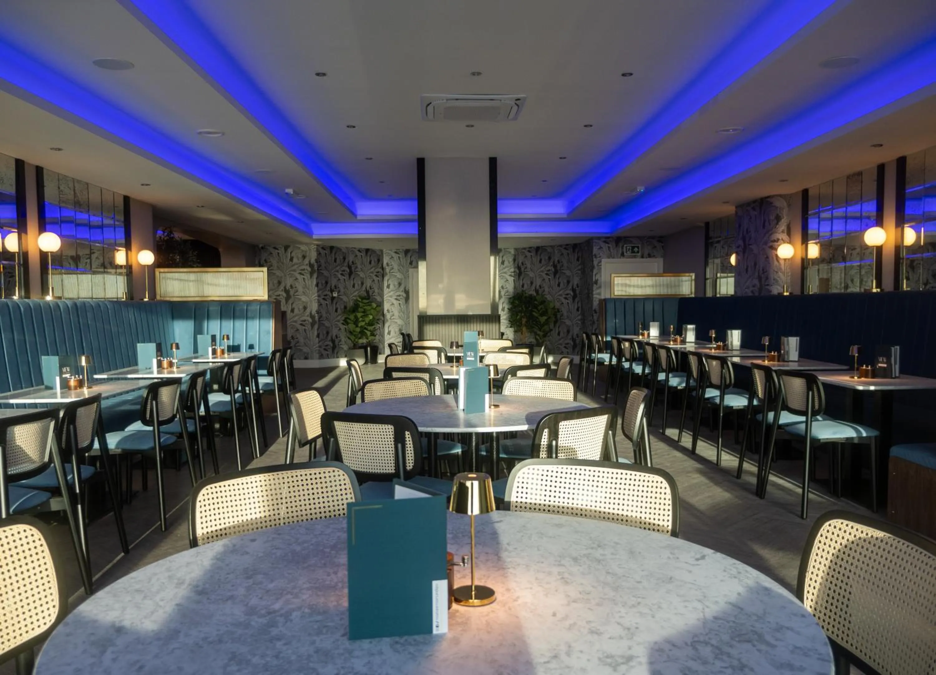 Restaurant/places to eat in Marian Resort And Spa
