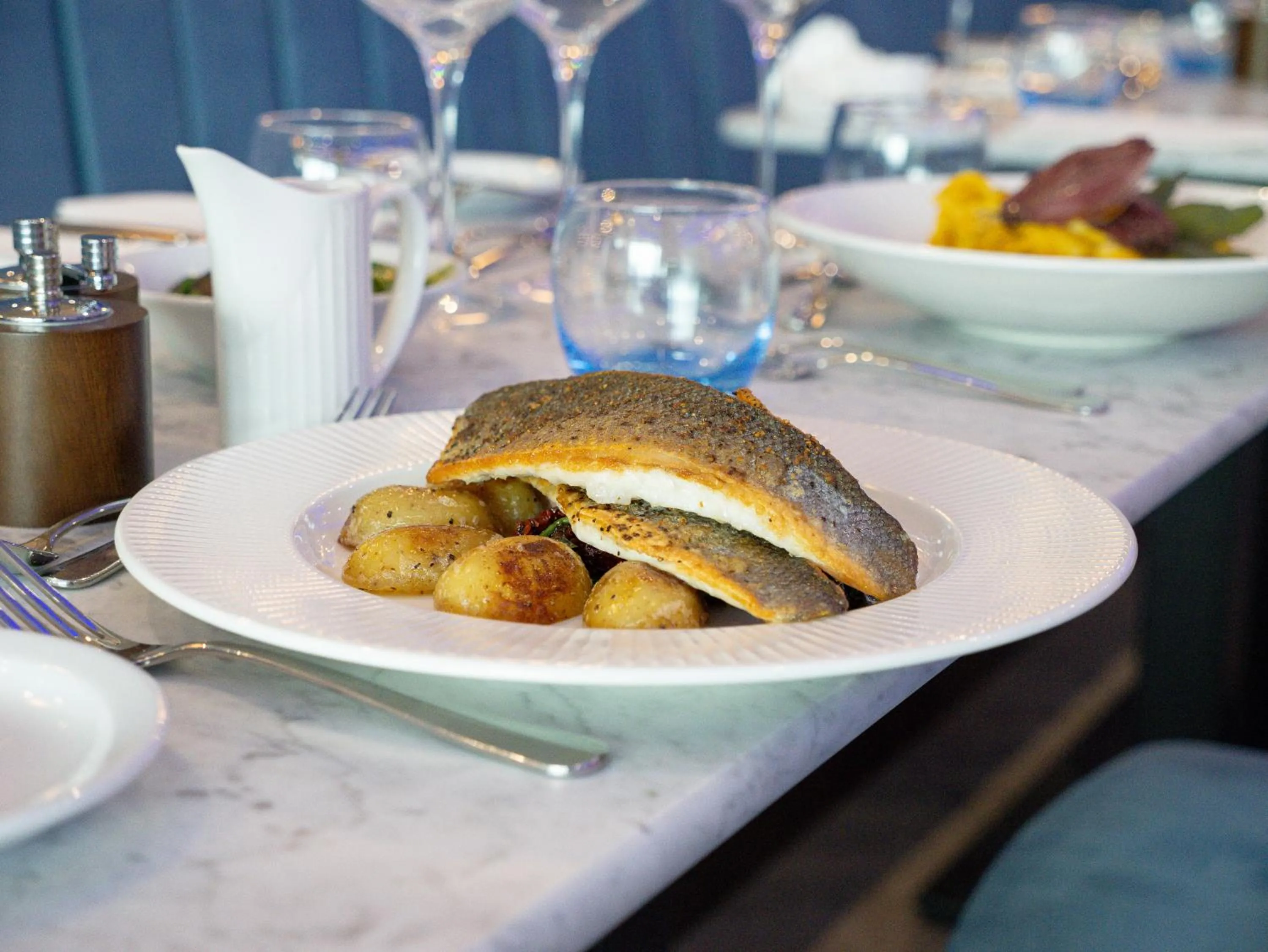 Restaurant/places to eat in Marian Resort And Spa